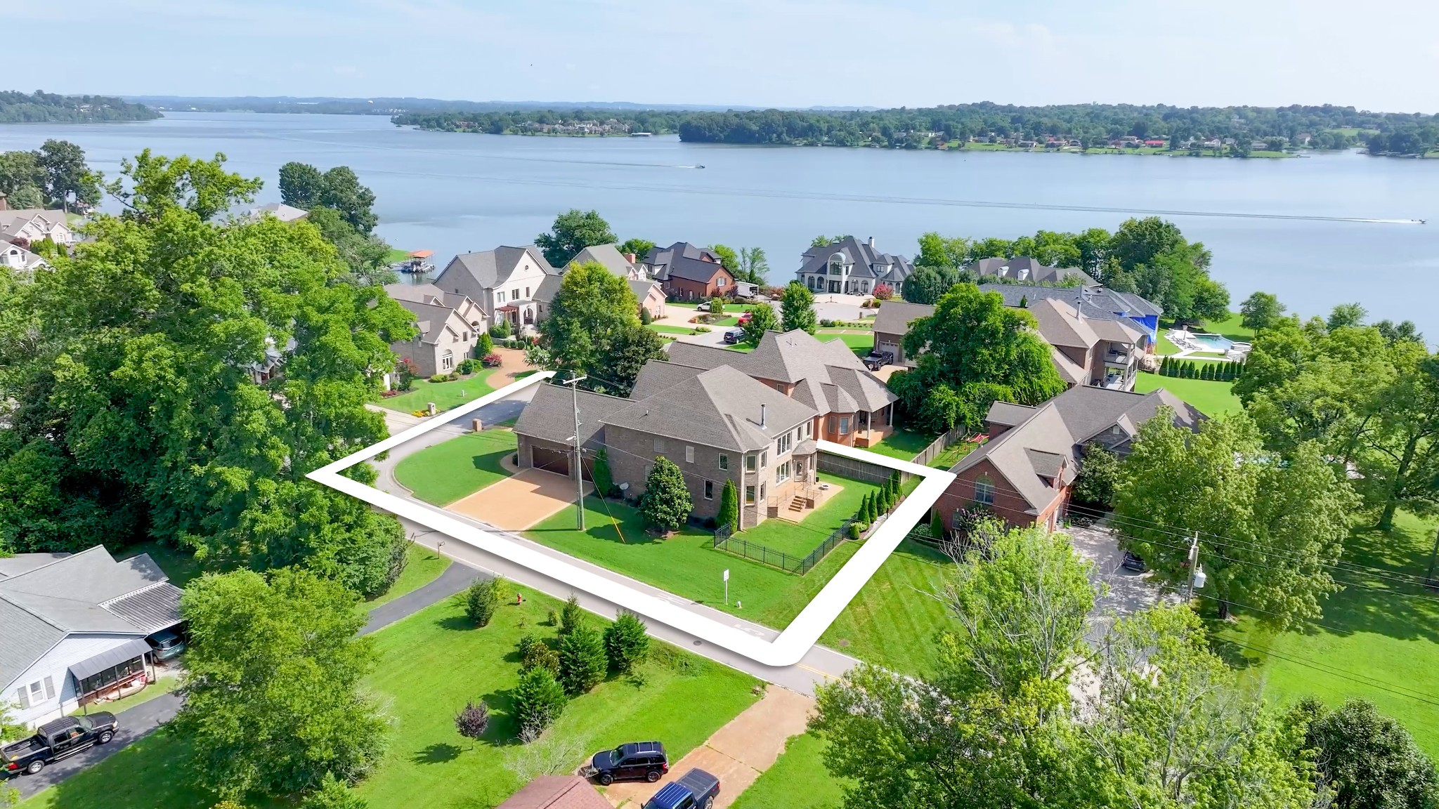 600 Lakemeade Pt