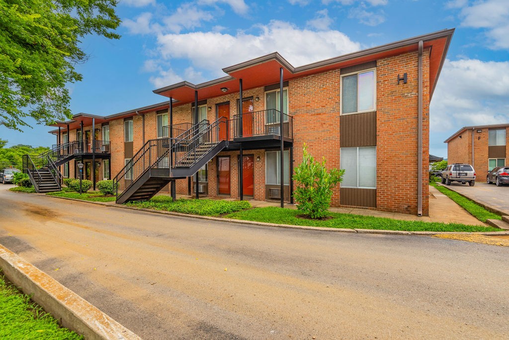 3600 Hillsboro Pike H11