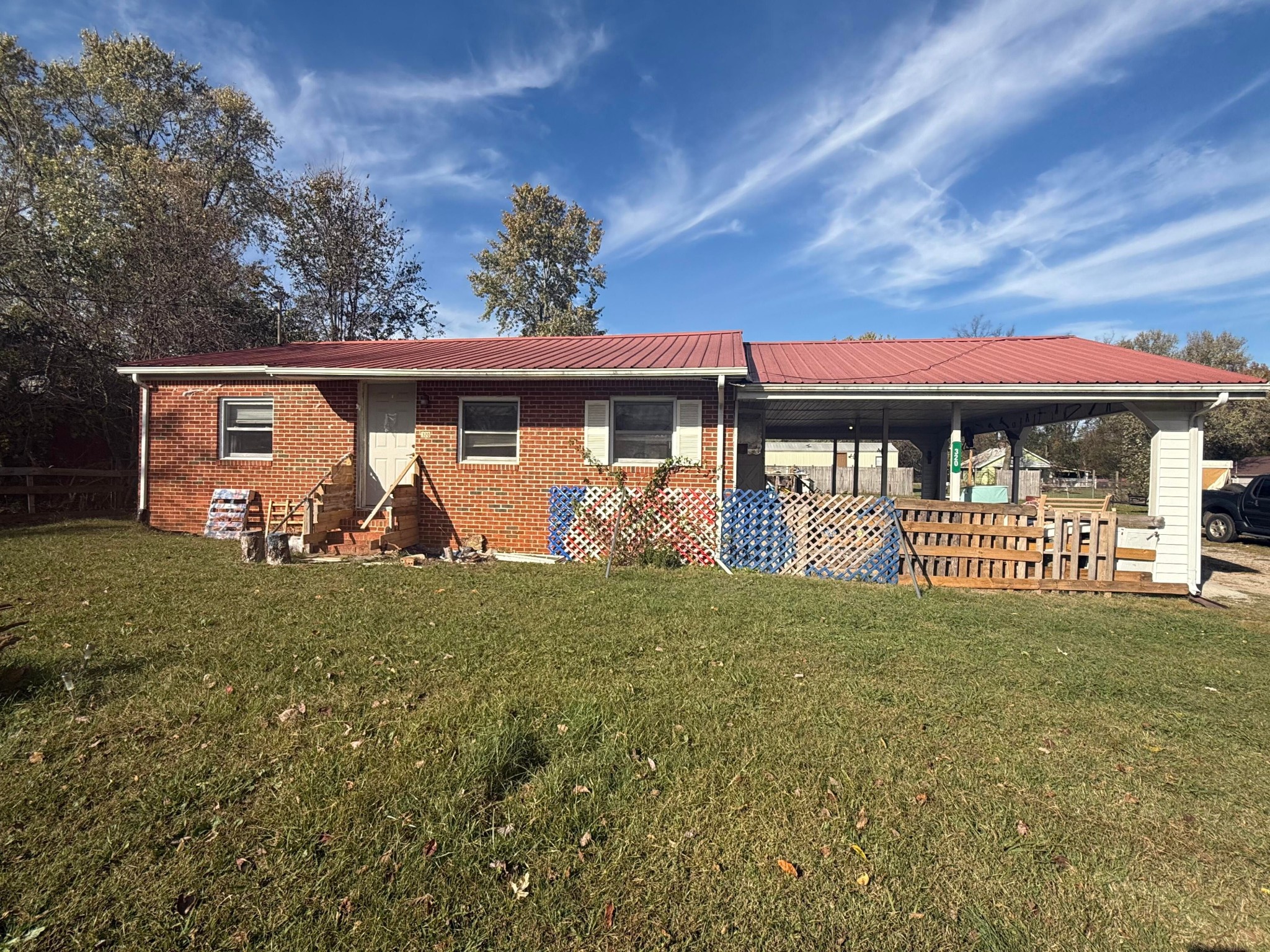 320 Floyd St