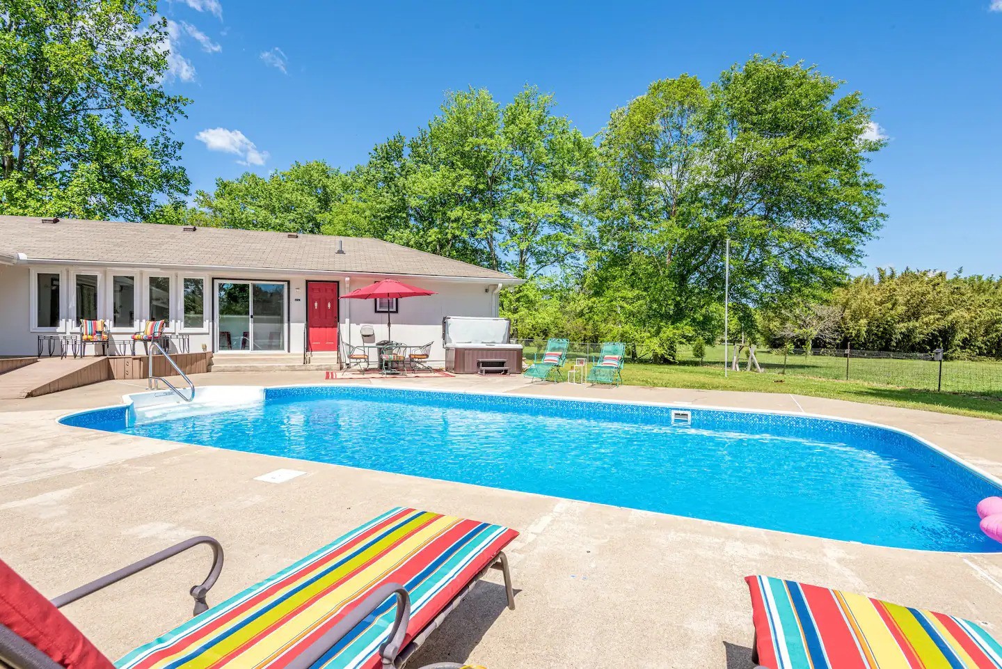 1012 Lakeview Cir