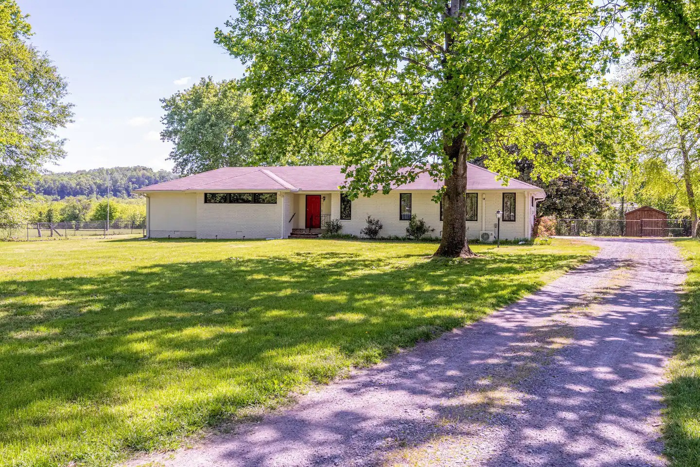 1012 Lakeview Cir