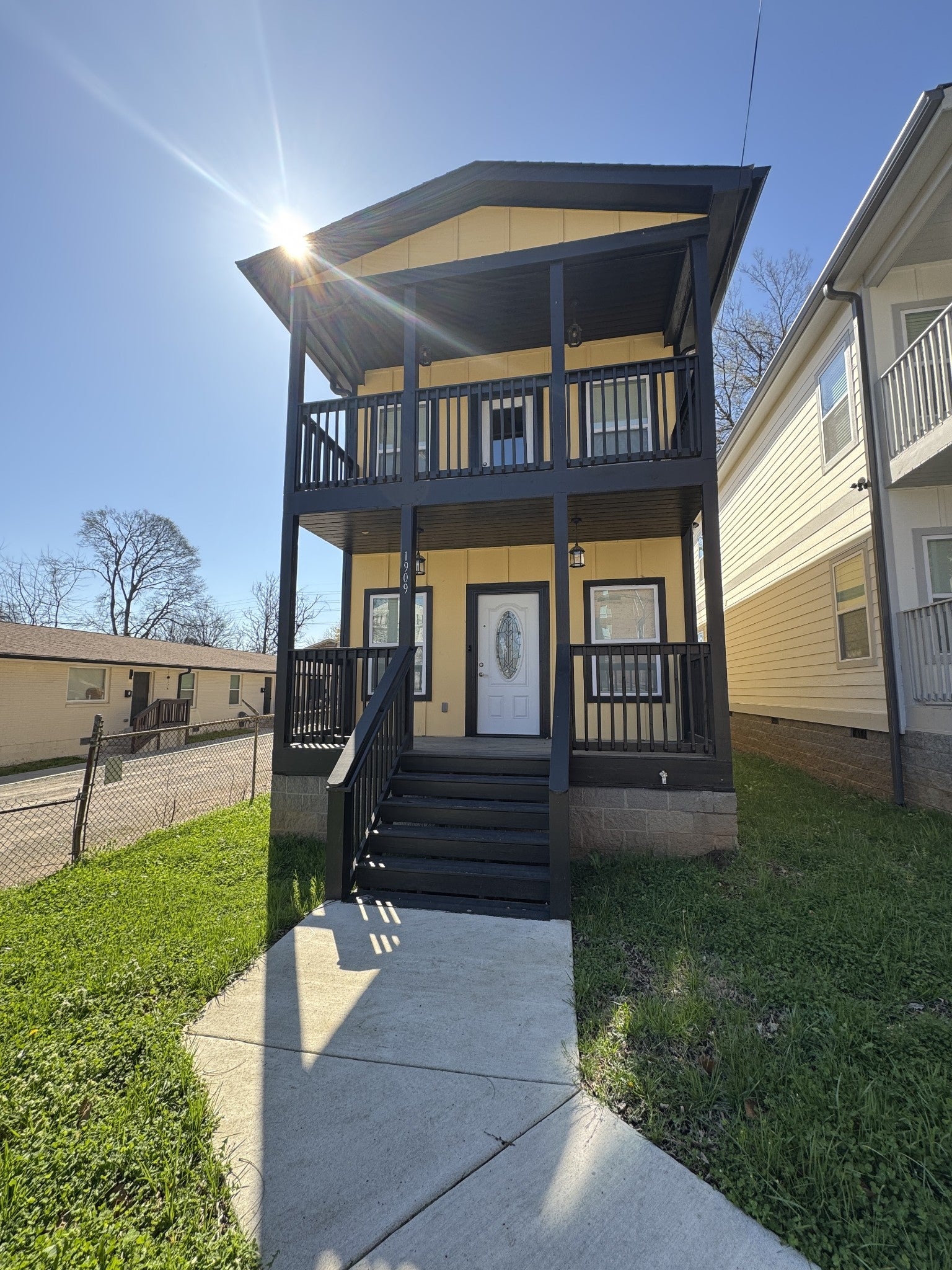 3.0-bed rental at 1909 Hermosa St