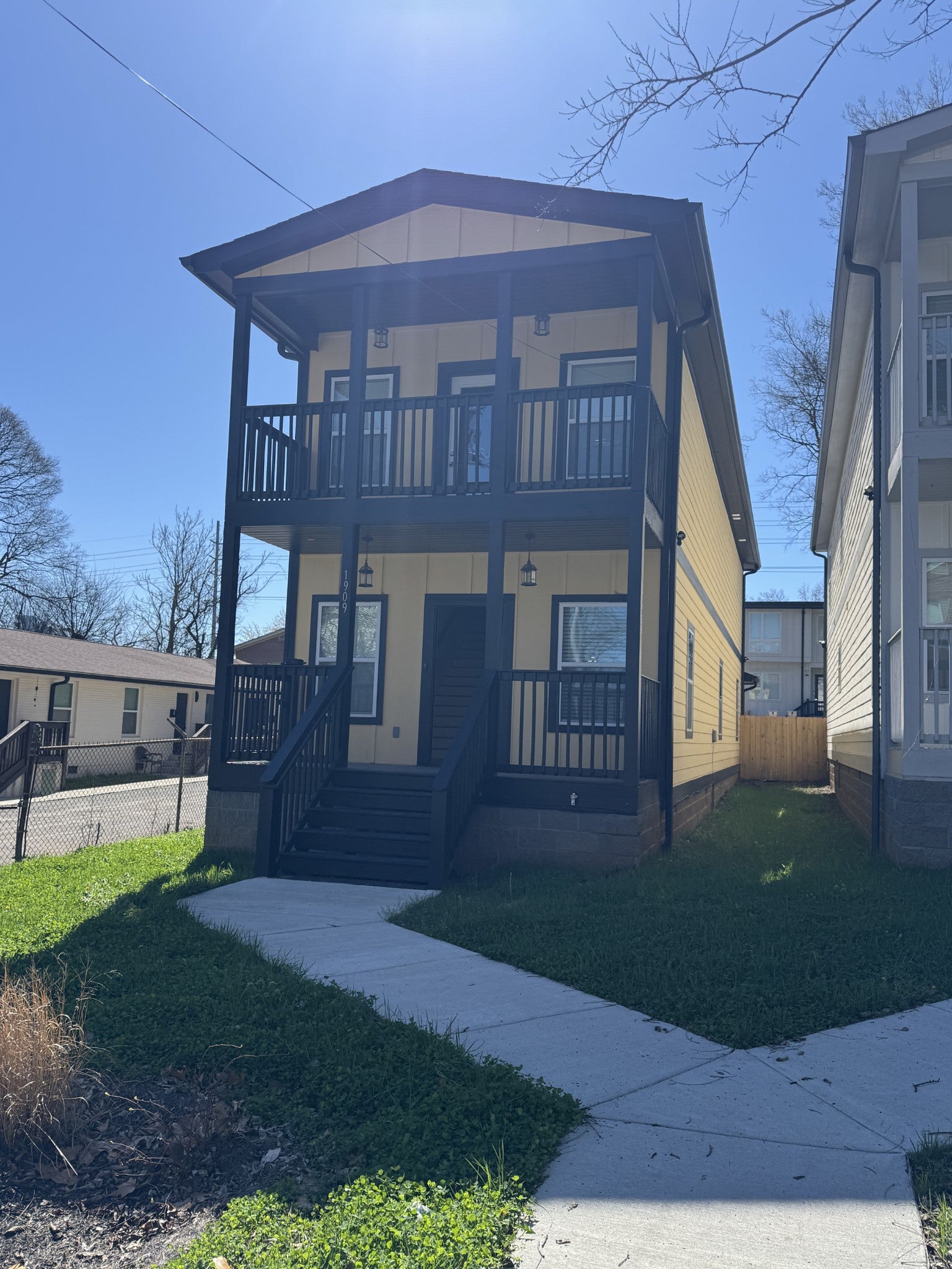 1909 Hermosa St