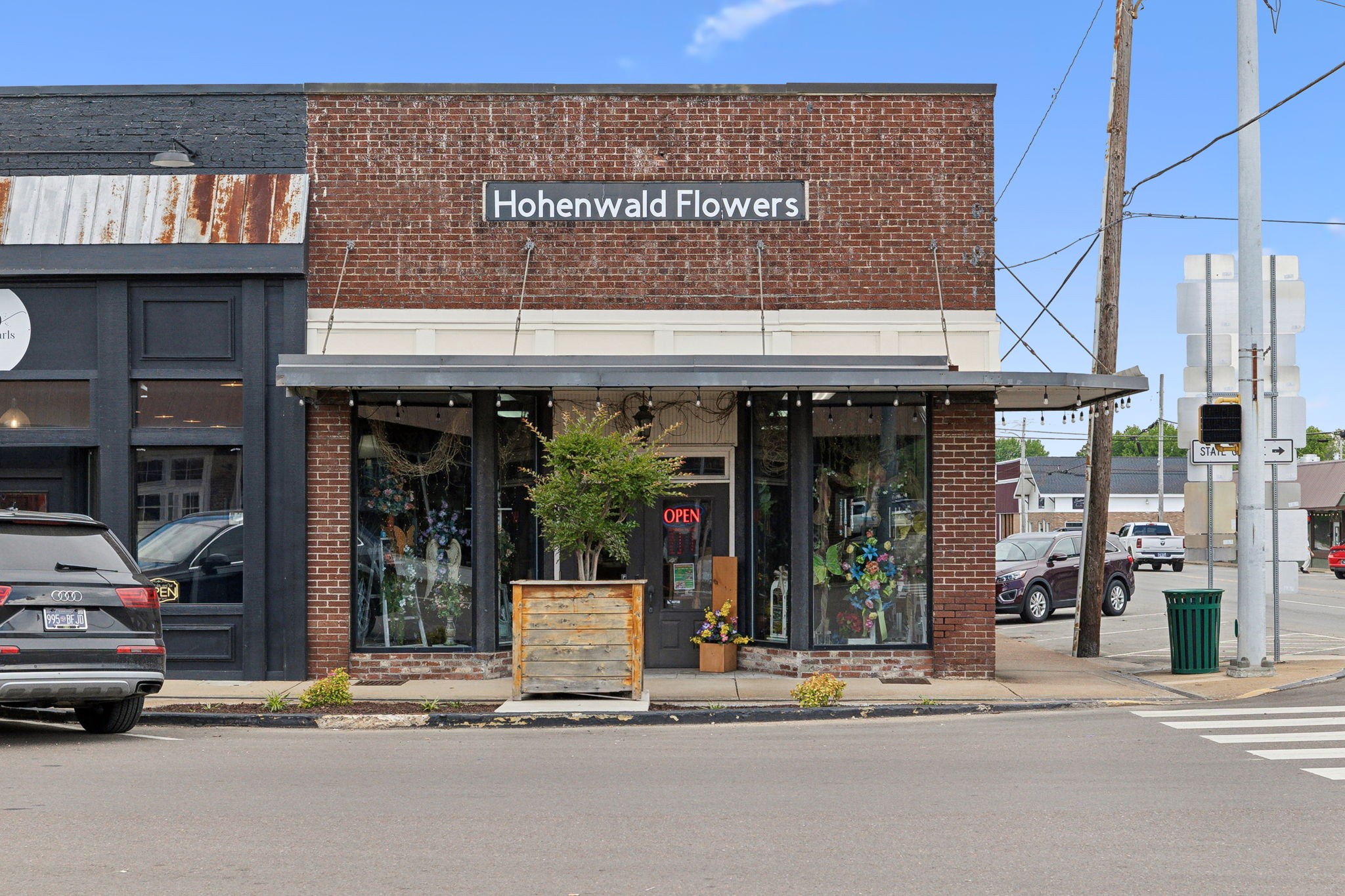 11 W Main St