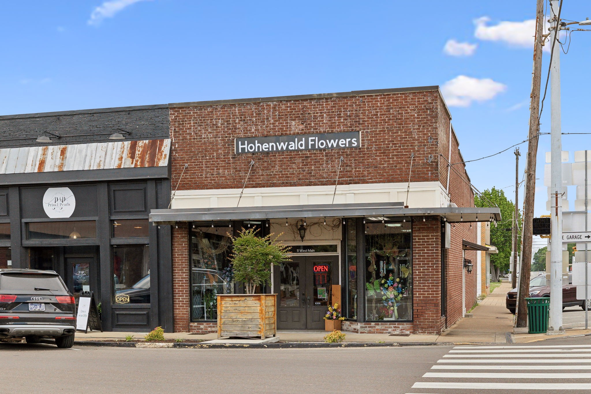 11 W Main St