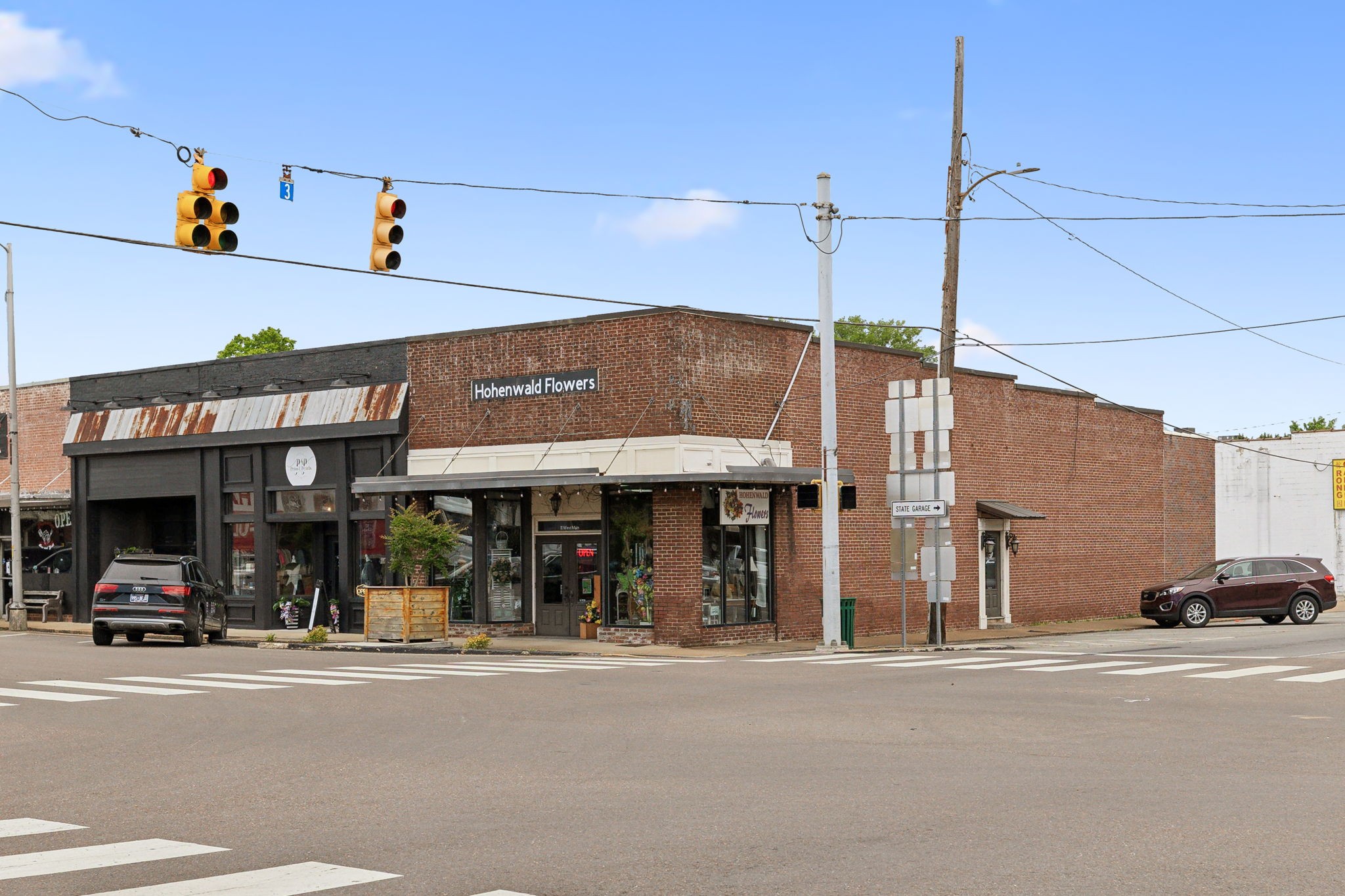 11 W Main St