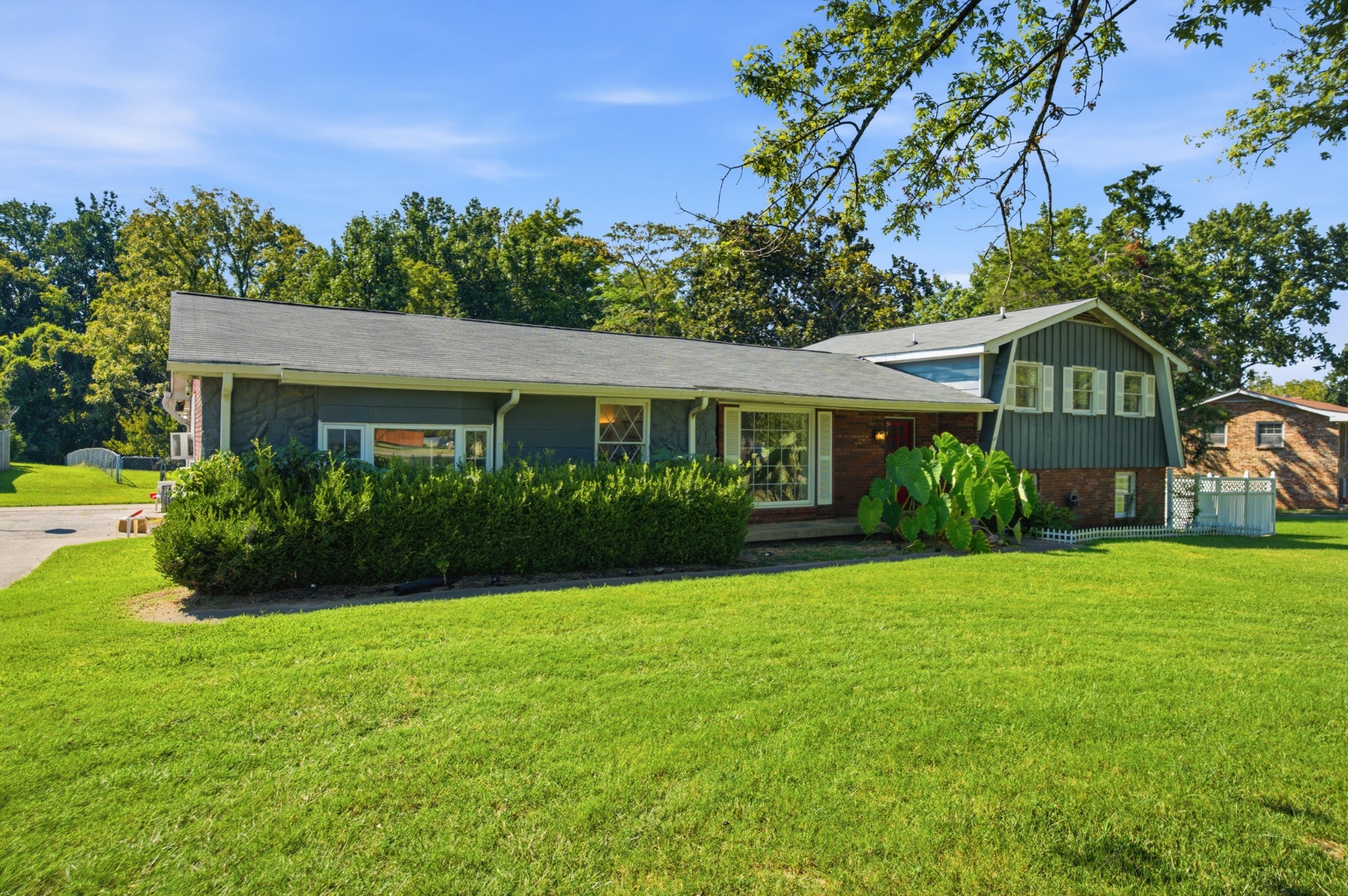 712 Valley Brook Dr