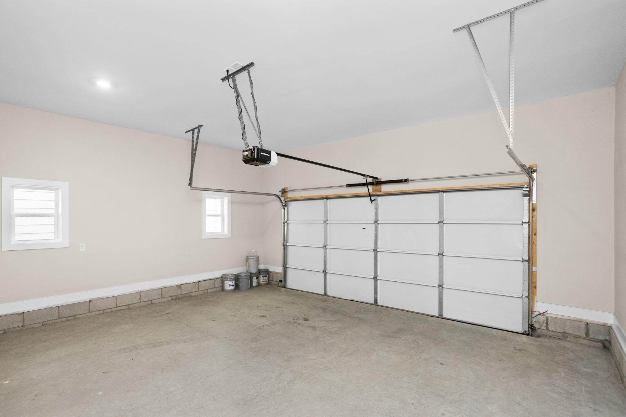 1137 Lawrence Ave 4