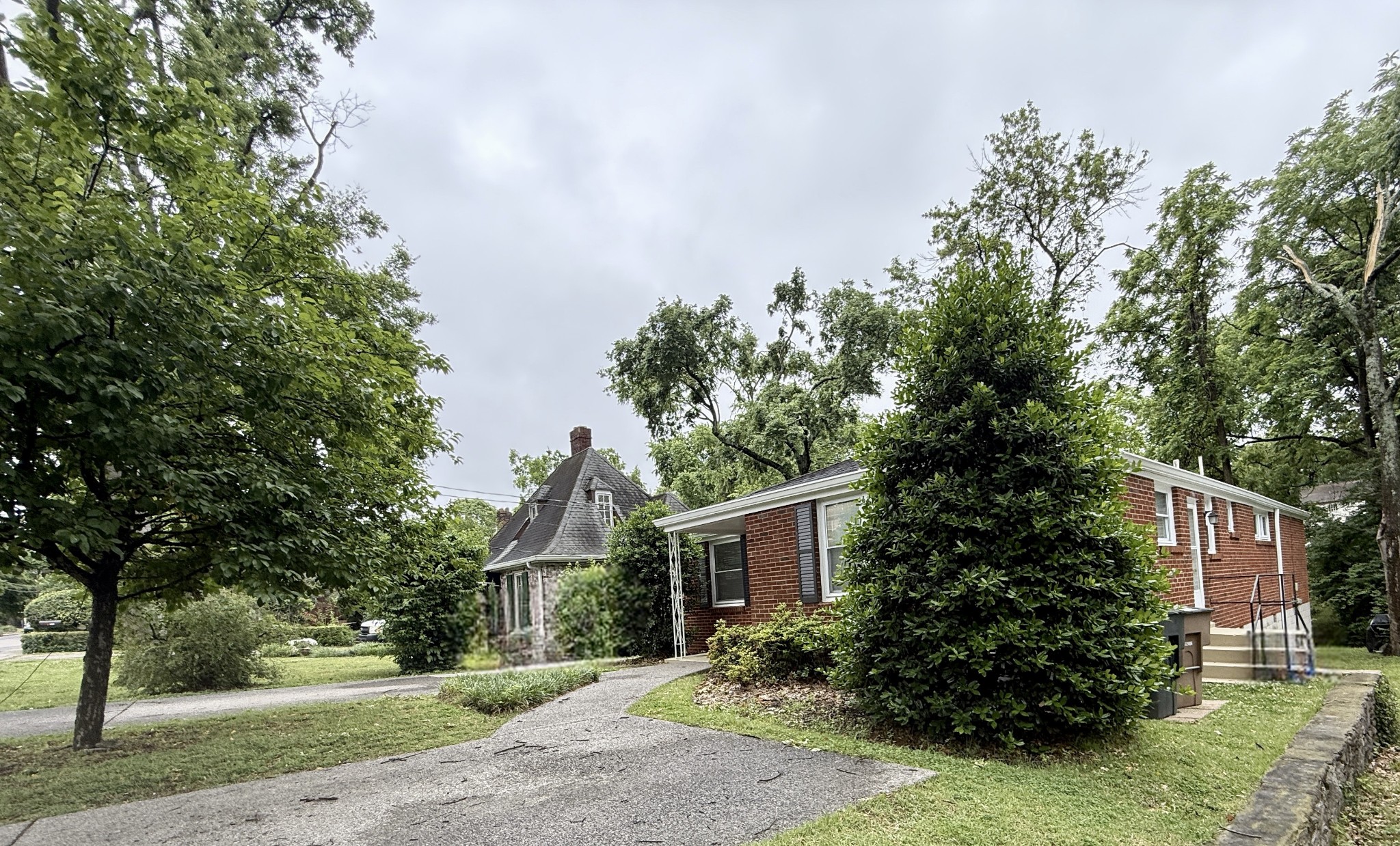 2607 W Linden Ave