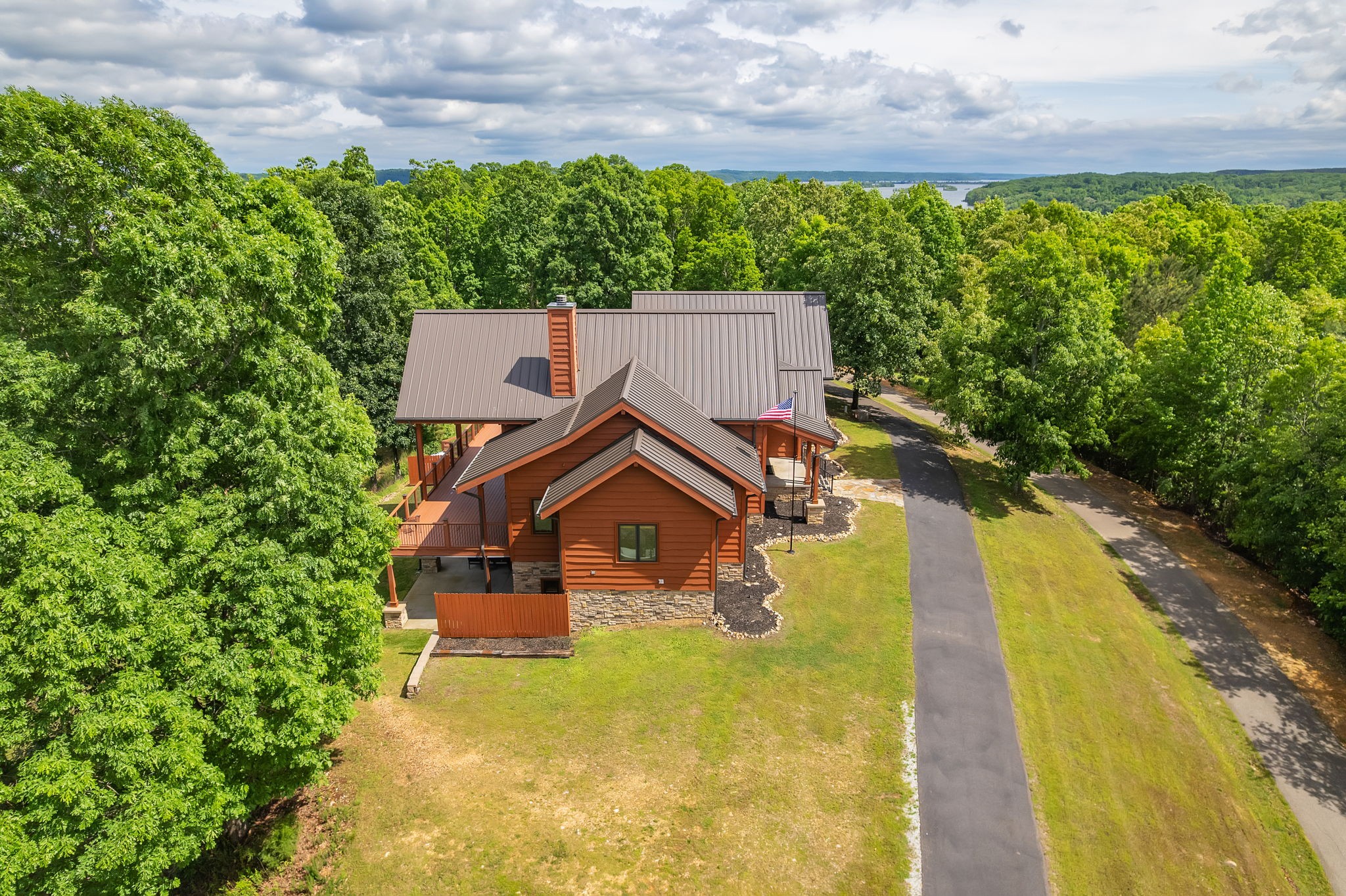685 River Oaks Dr