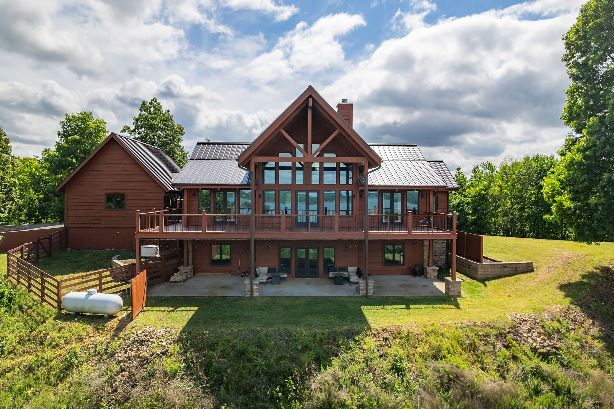 685 River Oaks Dr