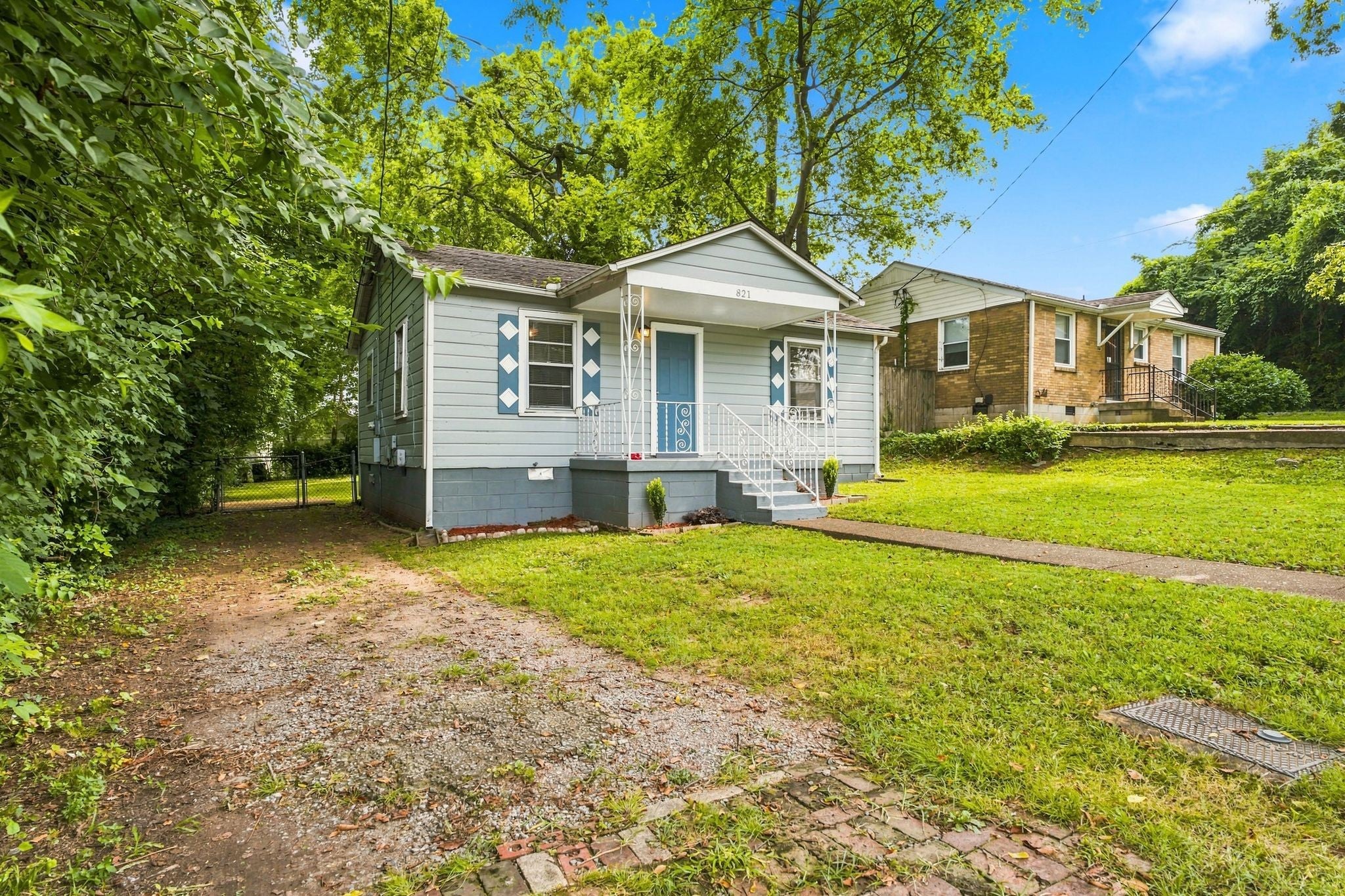 821 W Greenwood Ave, Nashville TN 37206 2-bed home, photo 2 of 27