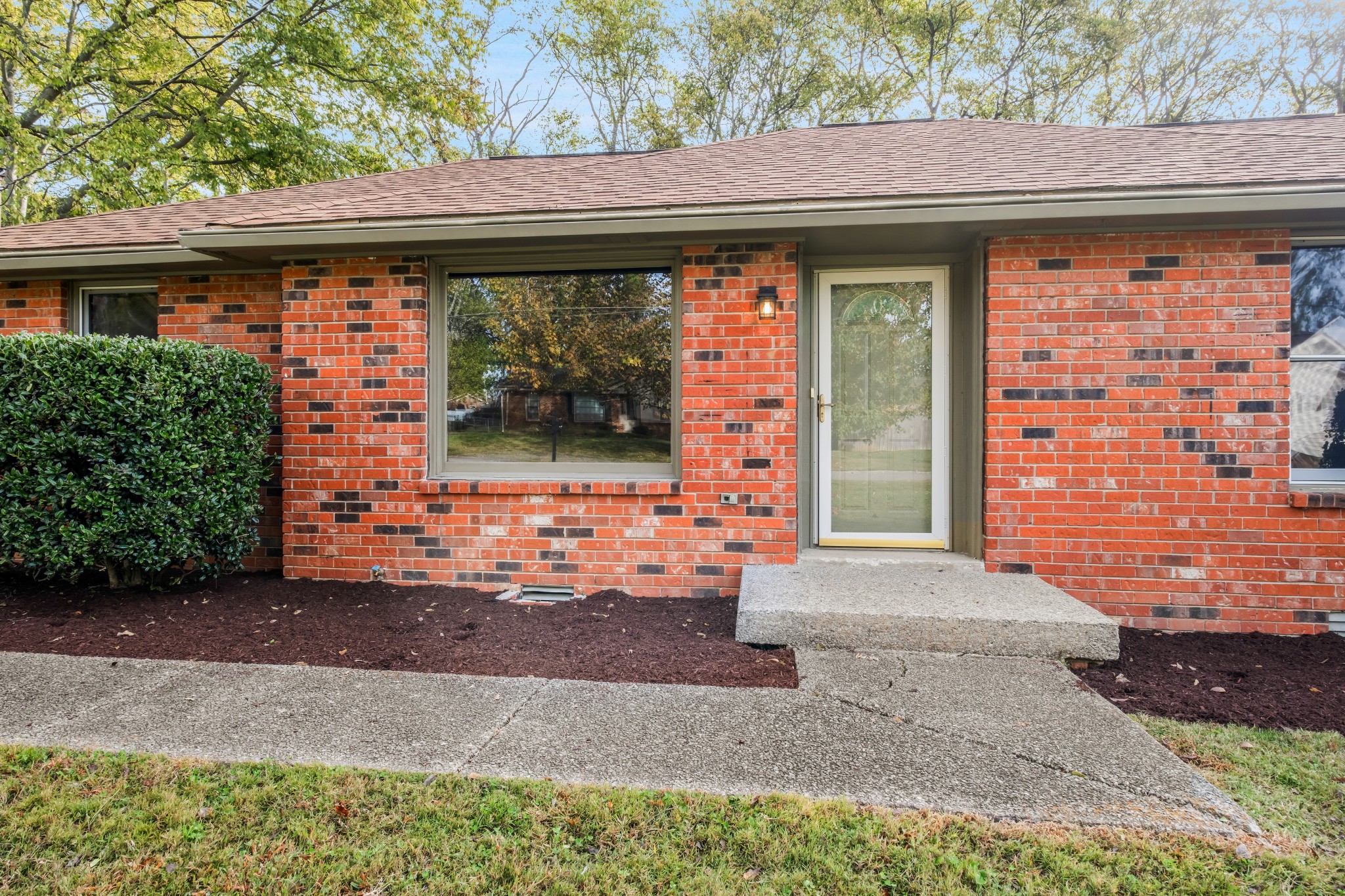 104 Iris Ct