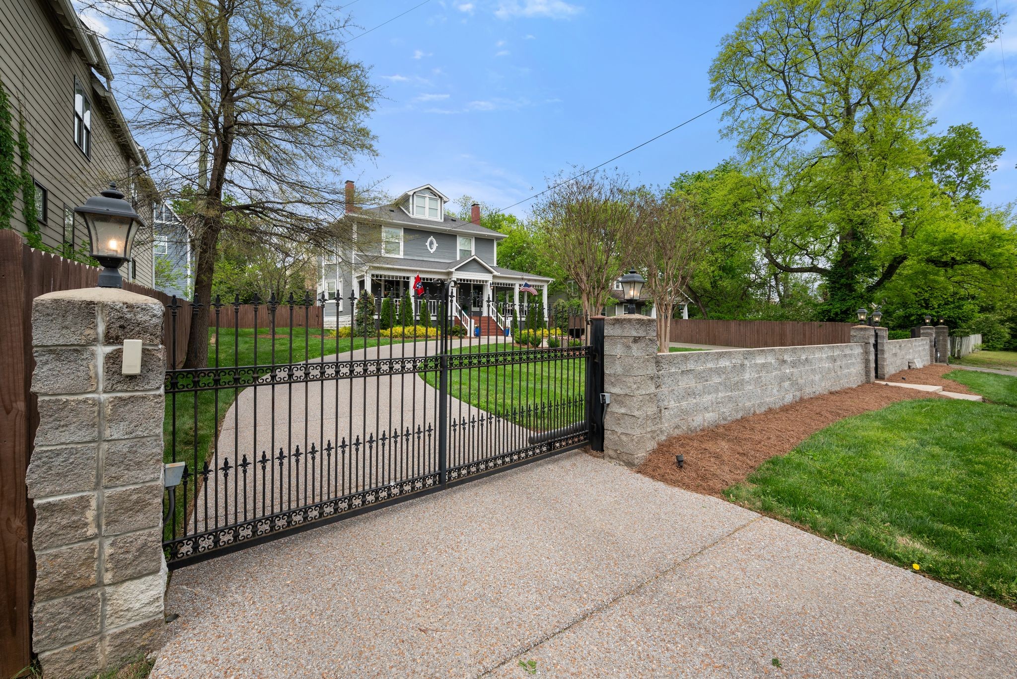 1043 W Greenwood Ave