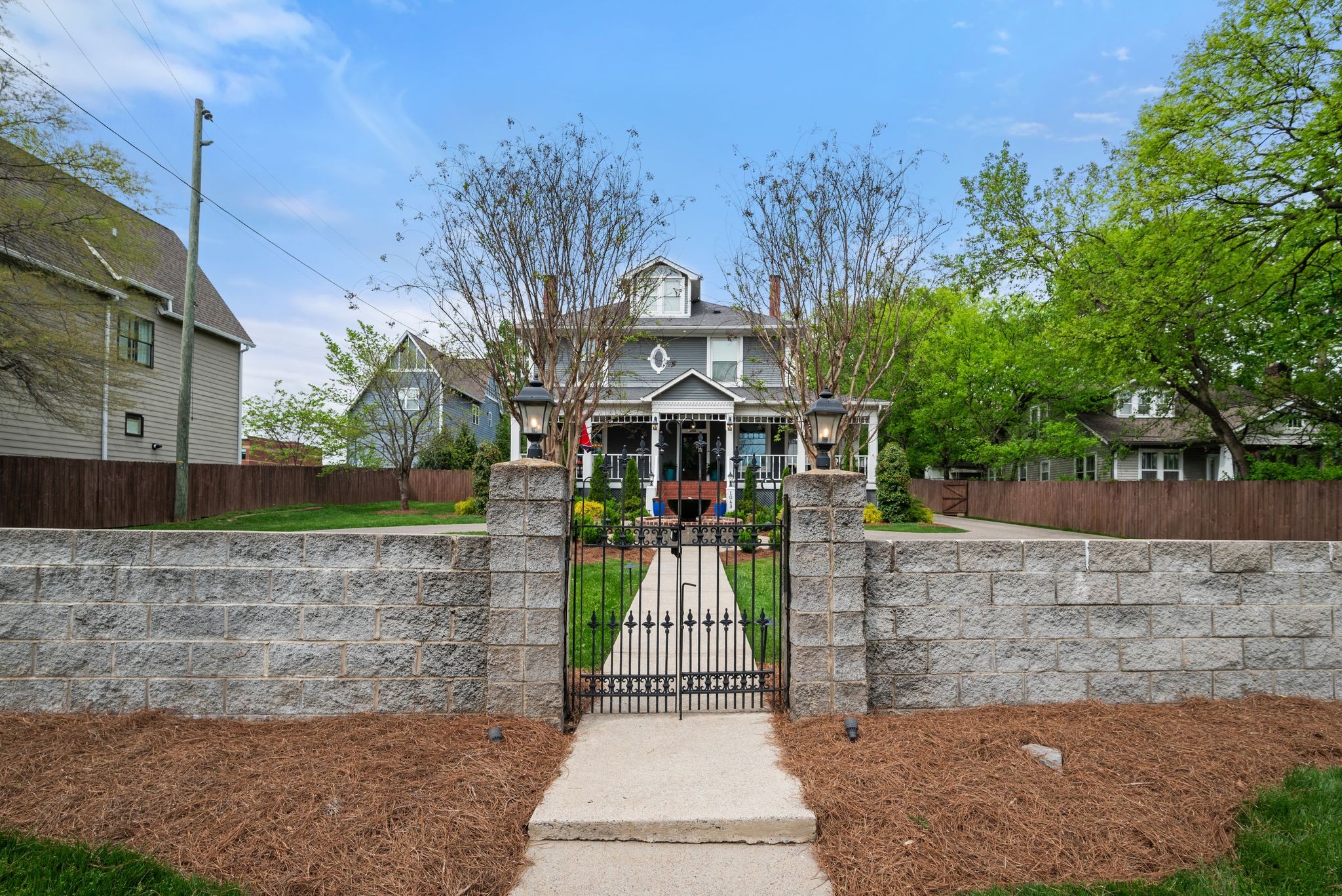 1043 W Greenwood Ave