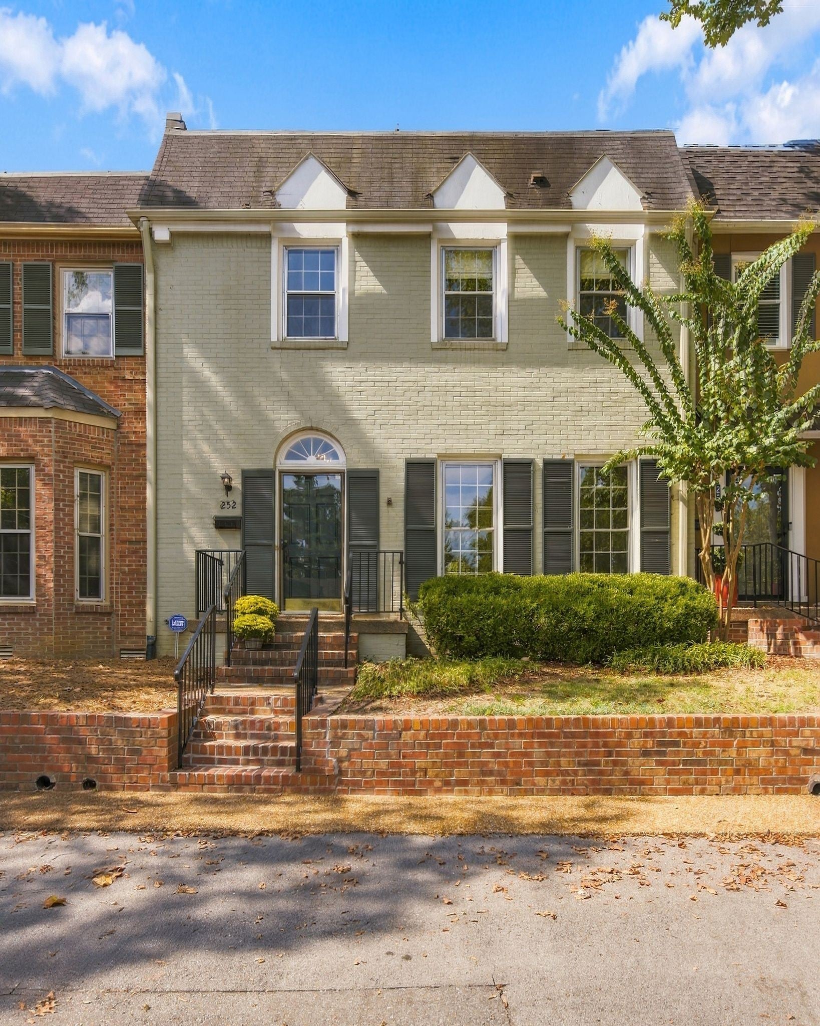 3-bed listing at 4400 Belmont Park Ter 252, Nashville
