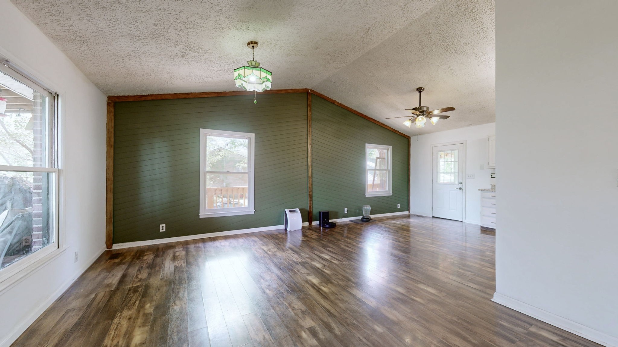 1000 Twin Oaks Dr