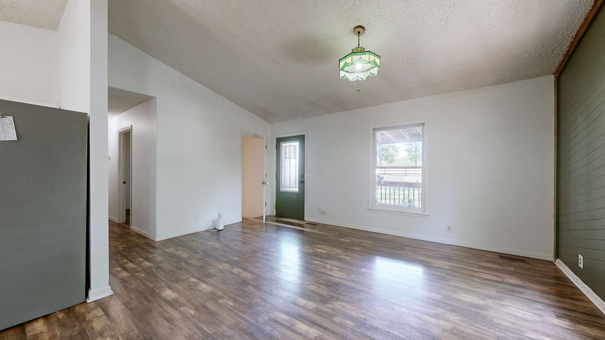 1000 Twin Oaks Dr