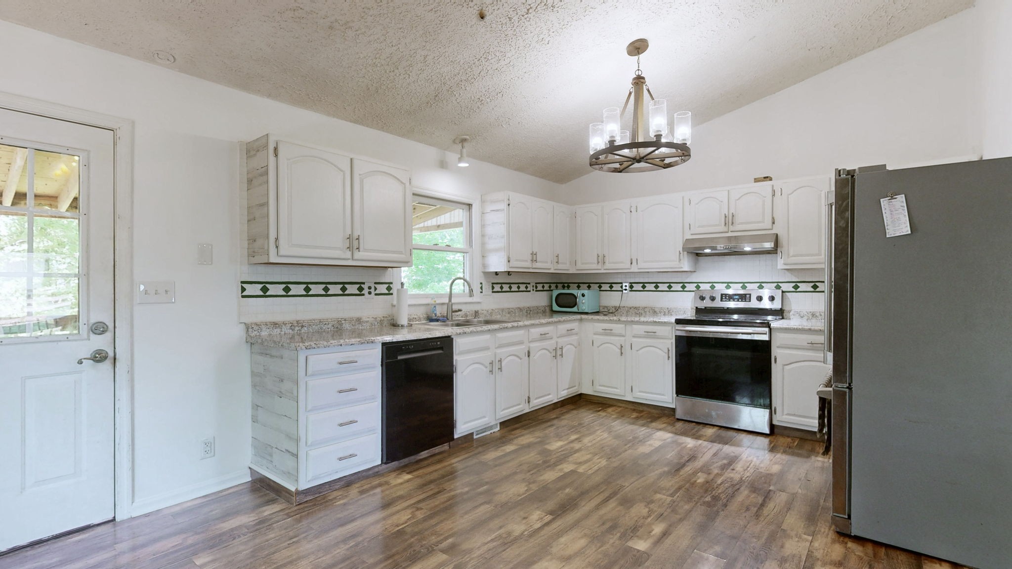 1000 Twin Oaks Dr