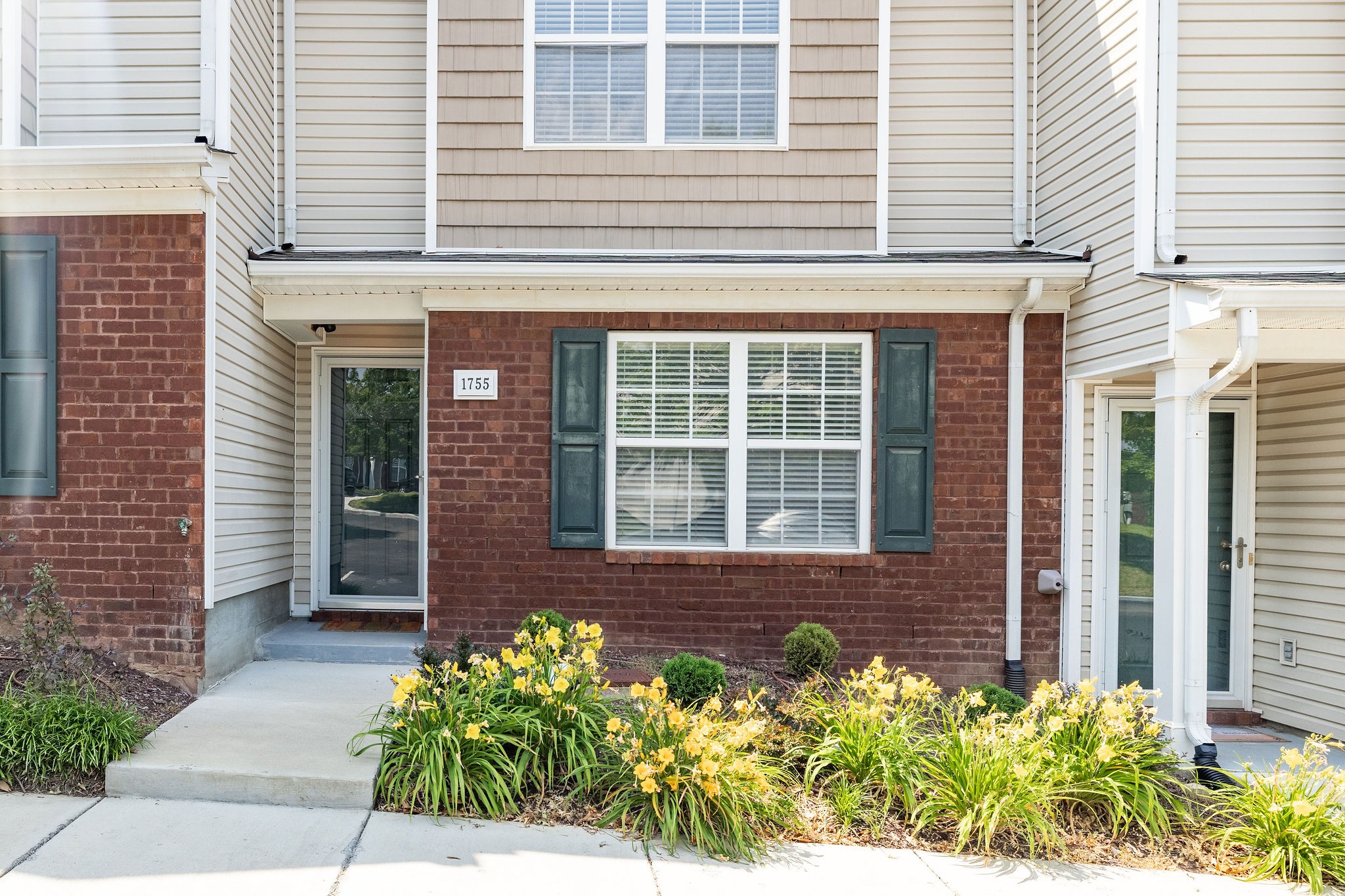 1755 Red Jacket Dr