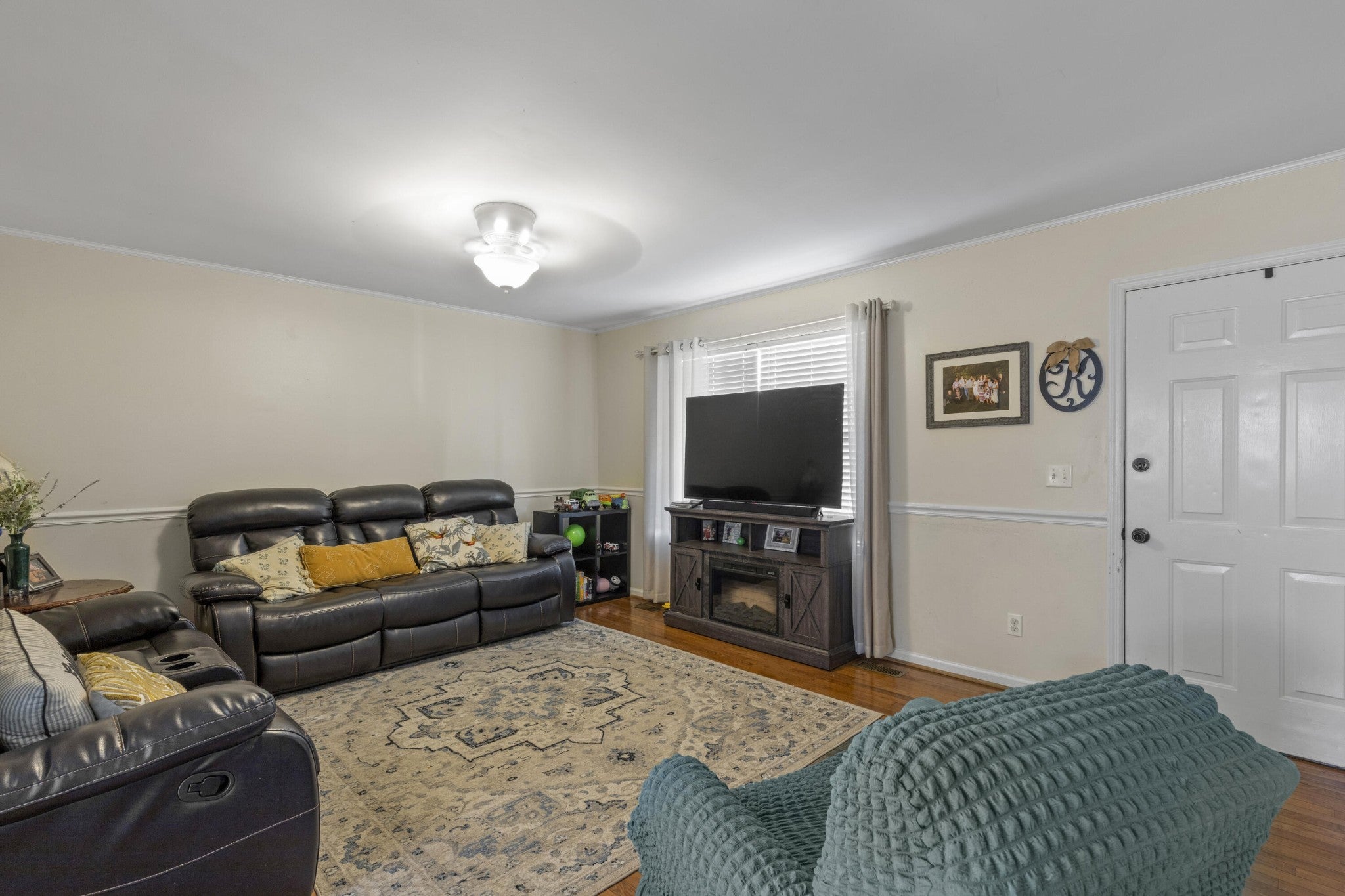 2077 Saunders Road
