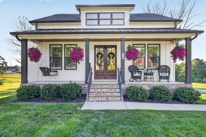 Photo 1 of 62 — 3323 Dobbins Pike, Portland, TN 37148