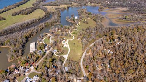 109 Deer Pointe Dr Lobelville TN 37097