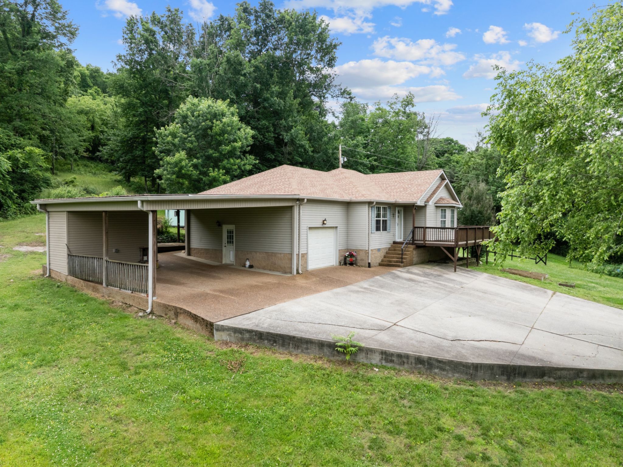 97 Whitefield Ln