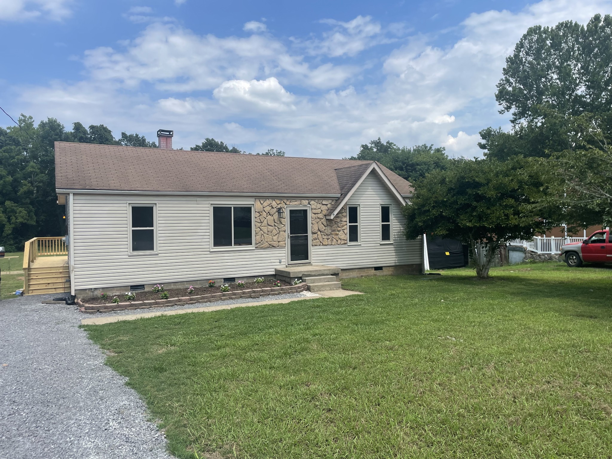 654 Meadowlark Dr
