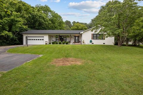 Photo of 4273 Main St W, Erin, TN 37061 (MLS # 3255931)