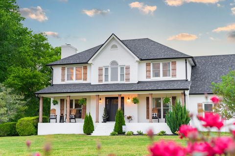 Photo of 4038 Foxfield Dr, Columbia, TN 38401 (MLS # 3191383)