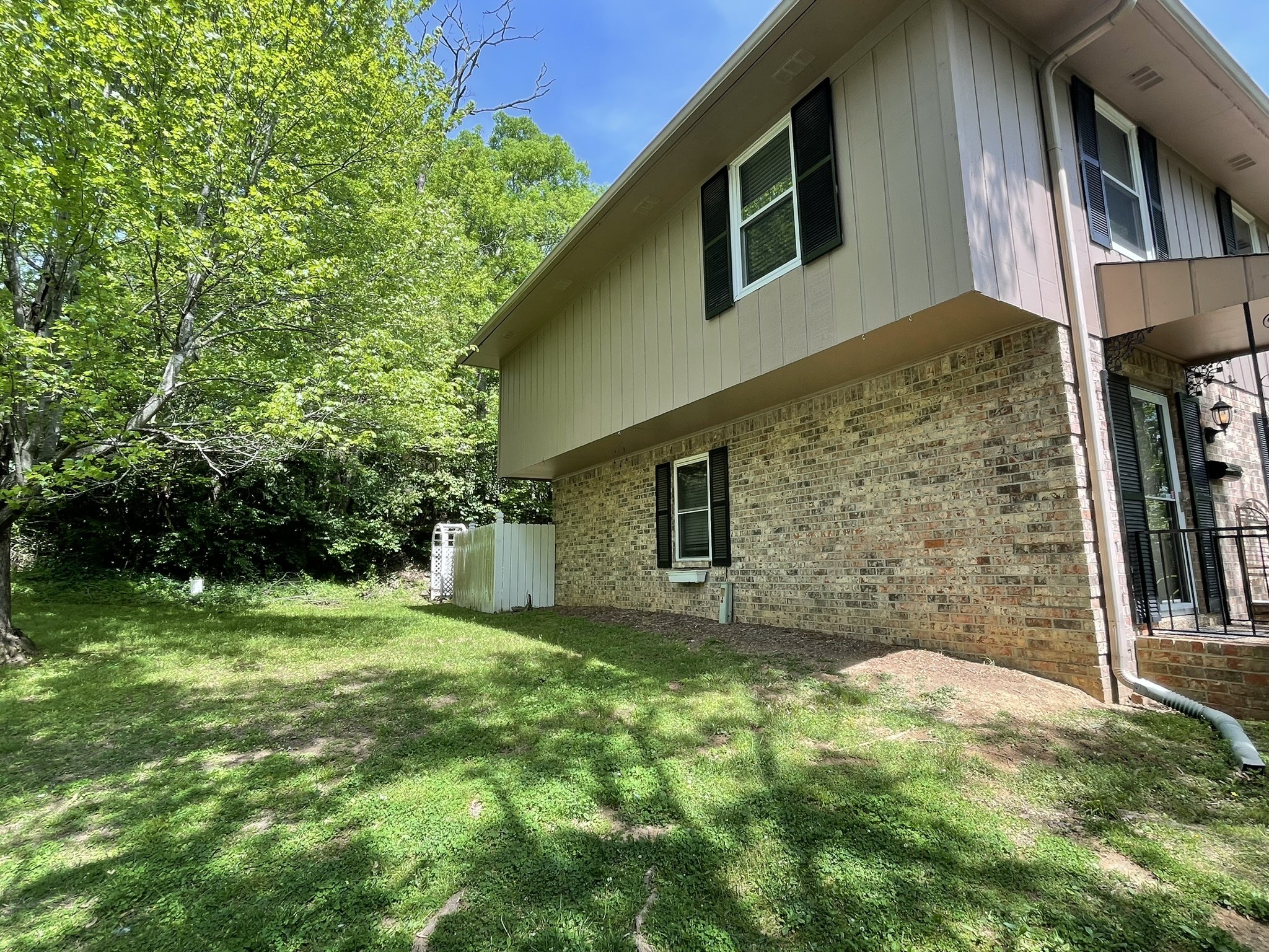 110 Bellevue Rd 16