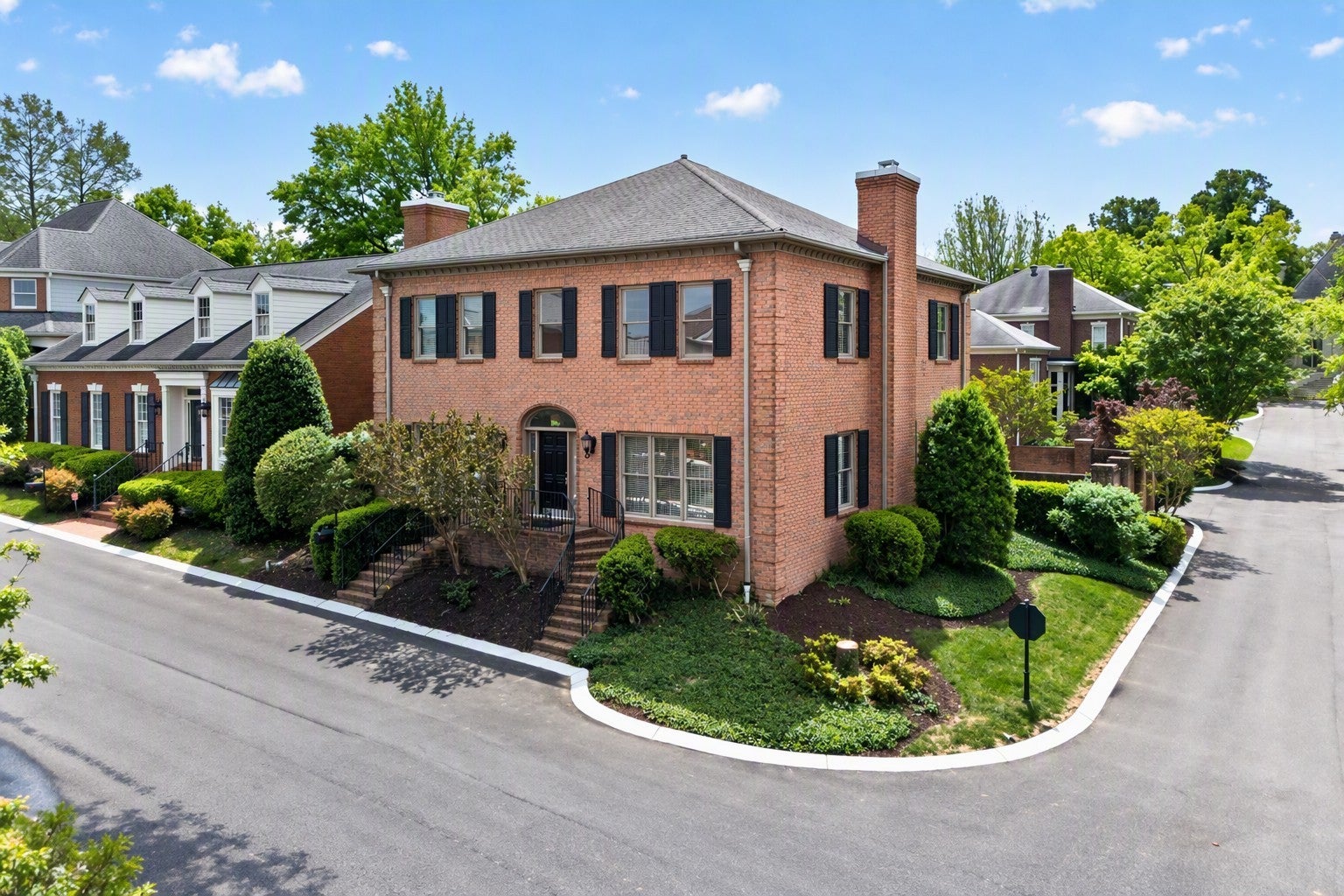 4-bed listing at 120 Abbottsford, Nashville