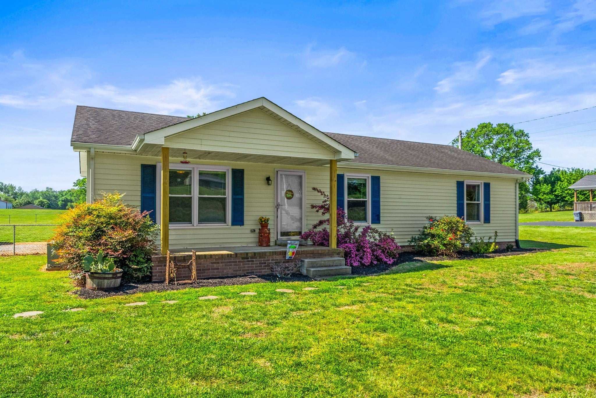 3922 Armstrong Rd