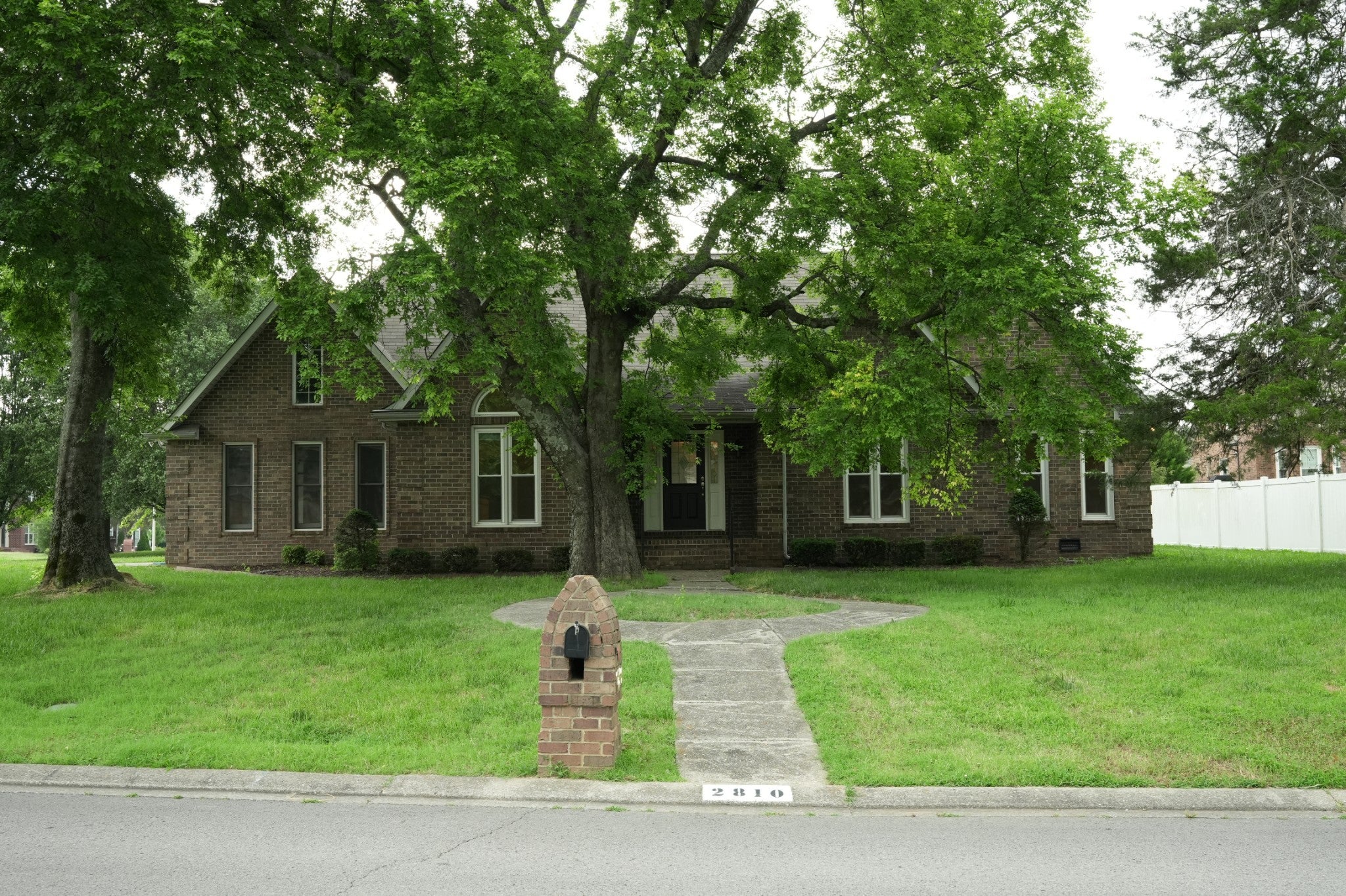 2810 Regenwood Dr