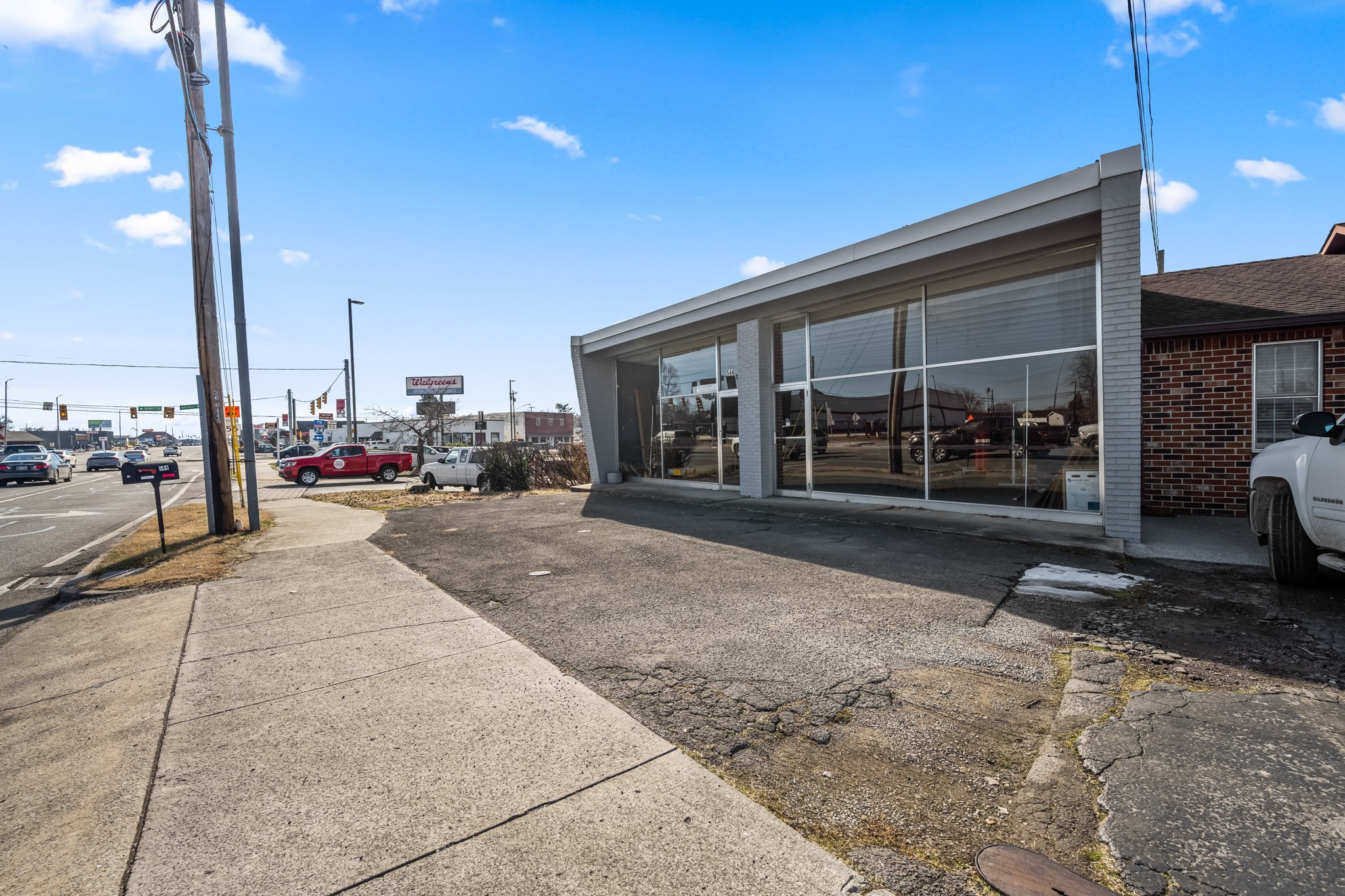 518 Hillsboro Blvd