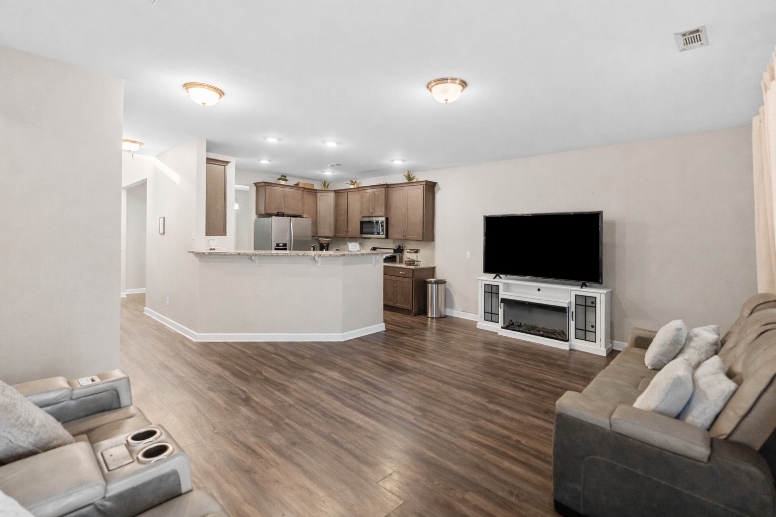 709 Amberton Dr