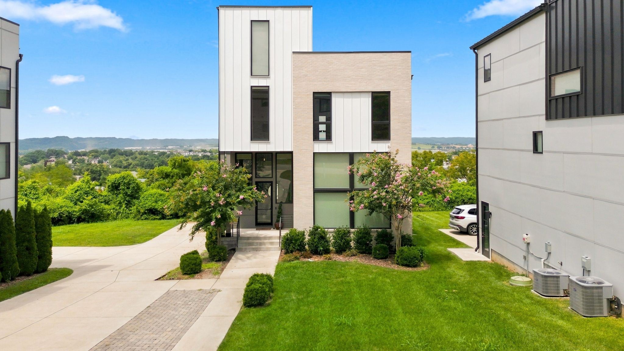 4-bed listing at 6012 Hill Cir, Nashville