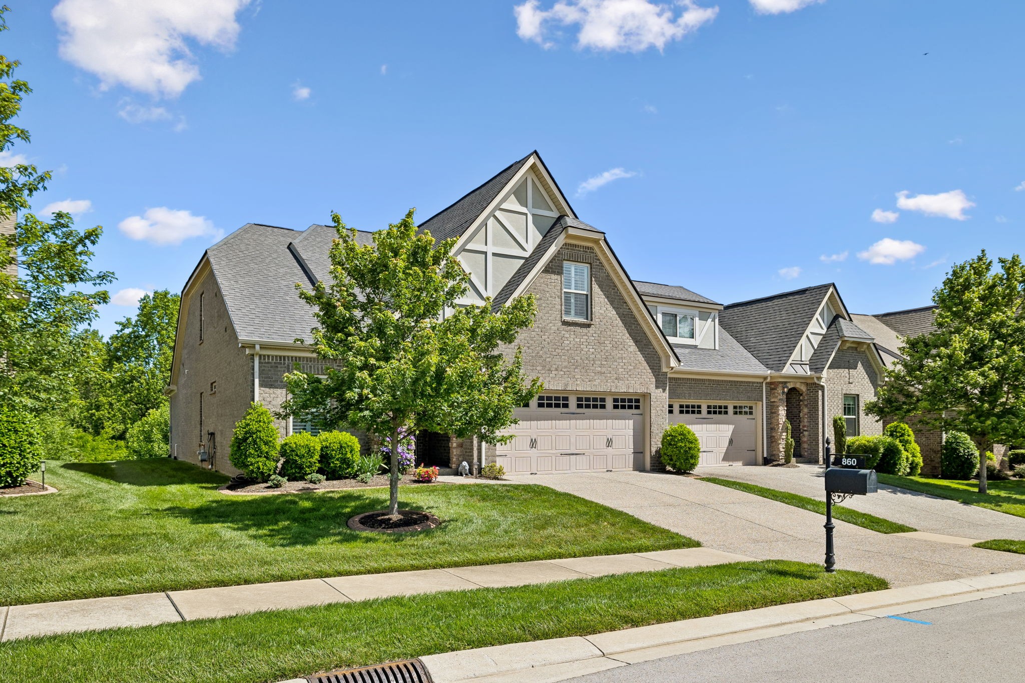 860 Meadowcrest Way