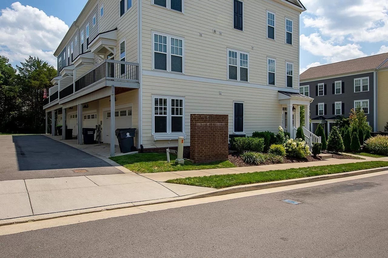 307 Kara Ln