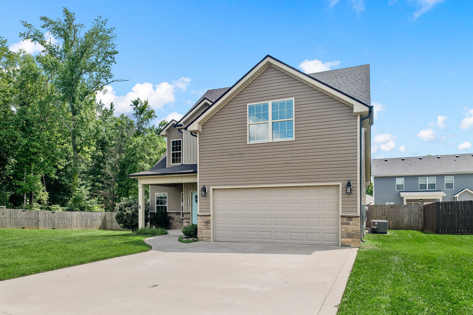 518 Latham Ct