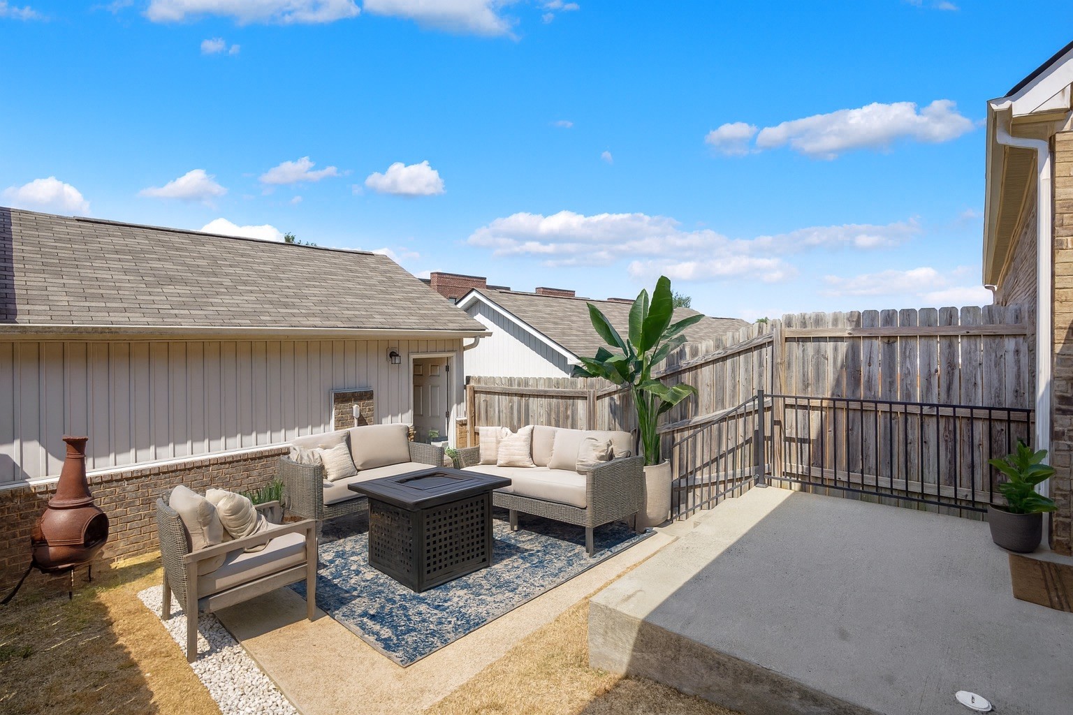 1053 Henley Pvt Ln