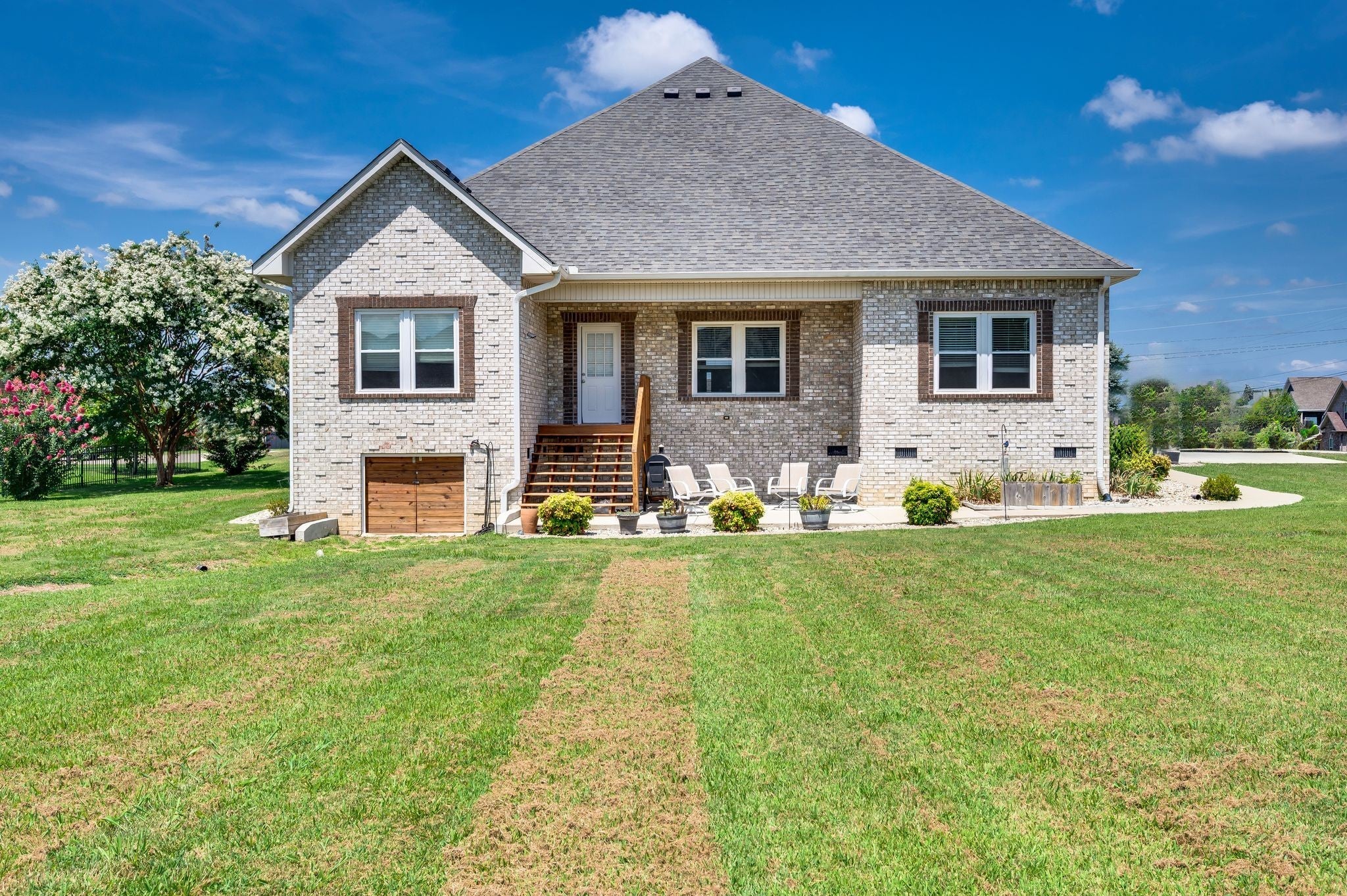 2114 London Ln