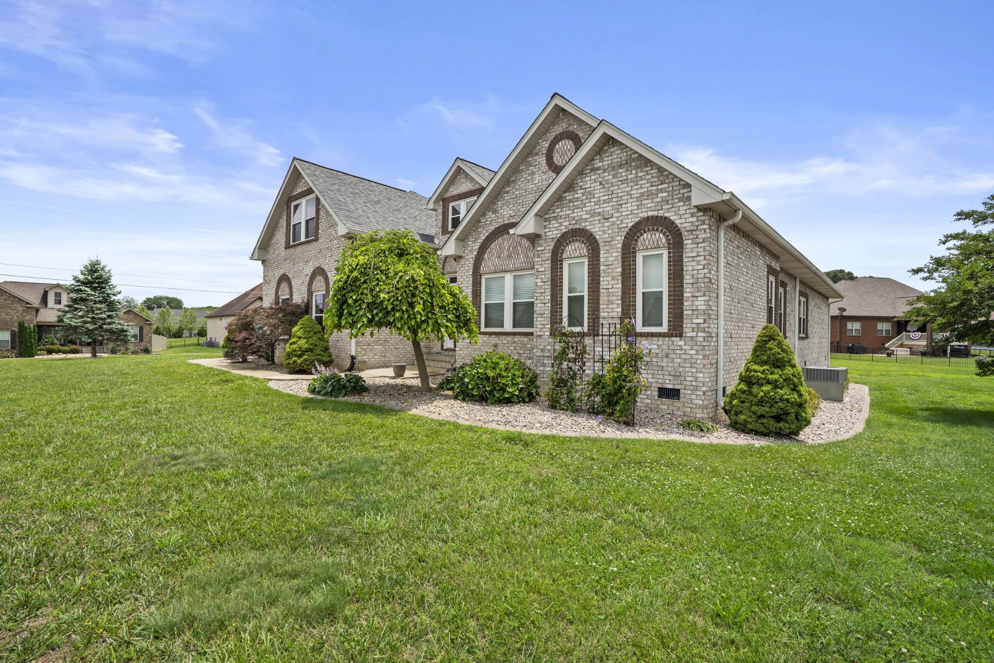 2114 London Ln