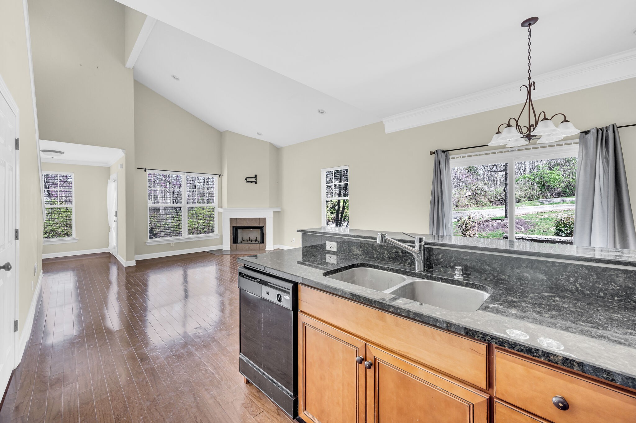 Nashville, Tennessee 37214, United States, 3 Bedrooms Bedrooms, ,3 BathroomsBathrooms,Residential,Active,95707