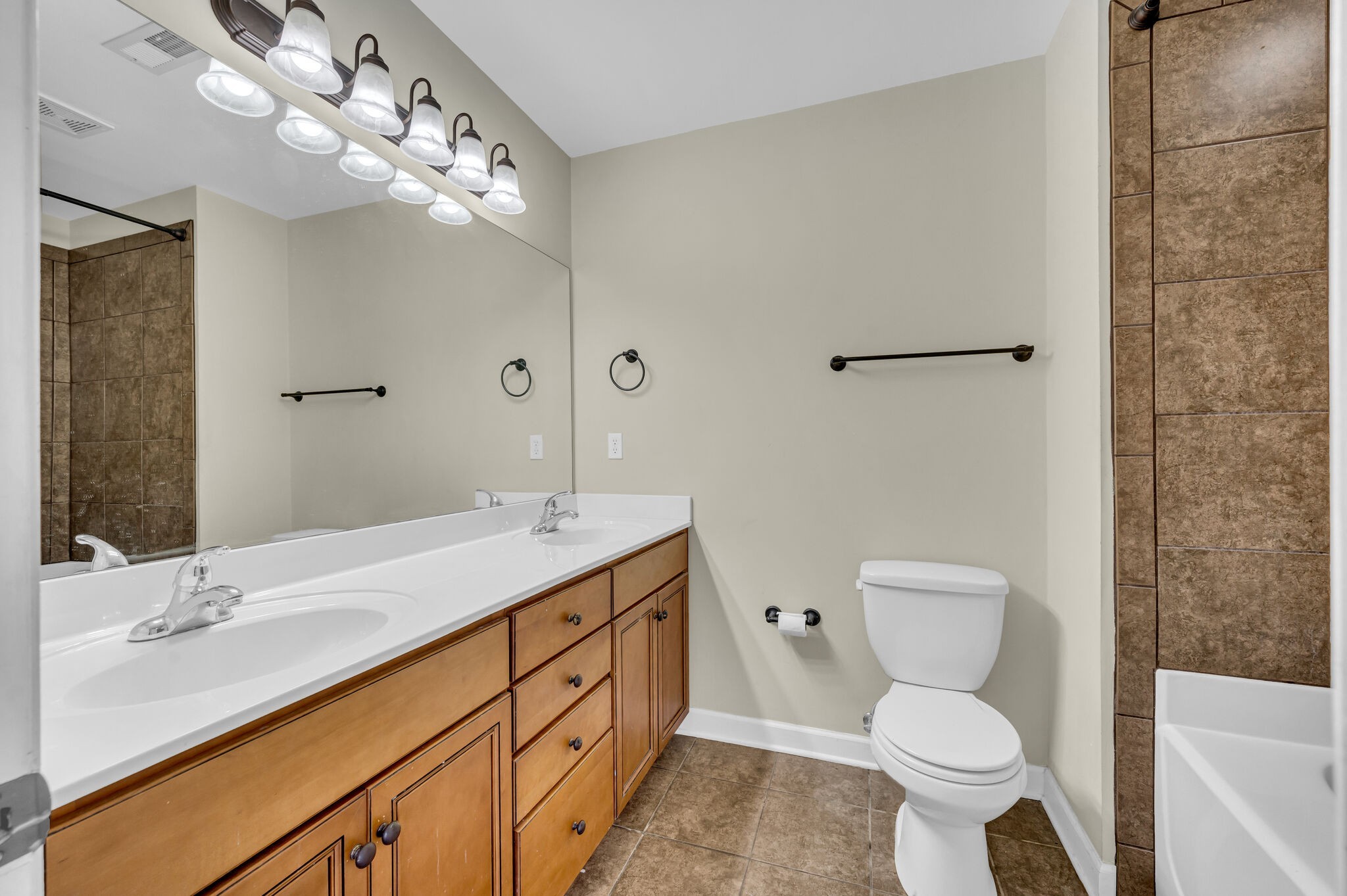 Nashville, Tennessee 37214, United States, 3 Bedrooms Bedrooms, ,3 BathroomsBathrooms,Residential,Active,95707