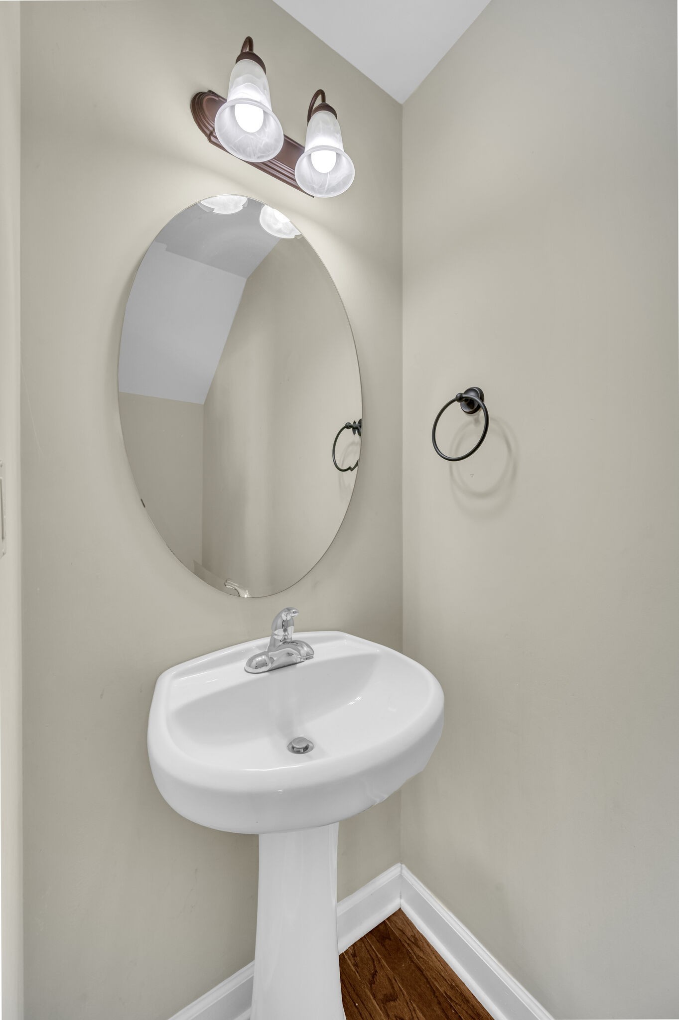 Nashville, Tennessee 37214, United States, 3 Bedrooms Bedrooms, ,3 BathroomsBathrooms,Residential,Active,95707