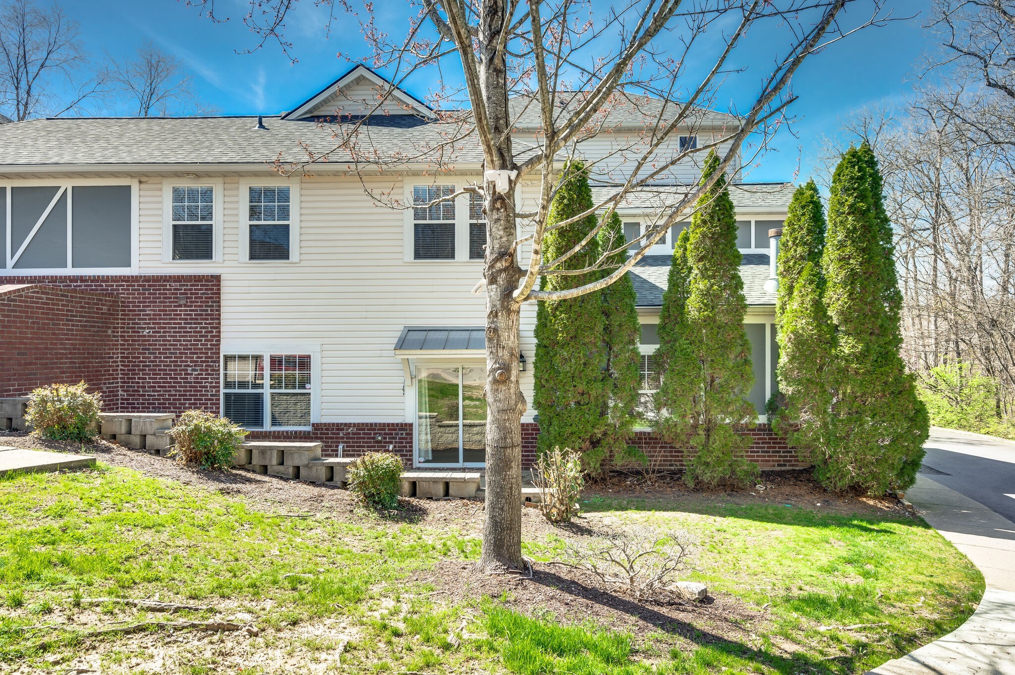 Nashville, Tennessee 37214, United States, 3 Bedrooms Bedrooms, ,3 BathroomsBathrooms,Residential,Active,95707