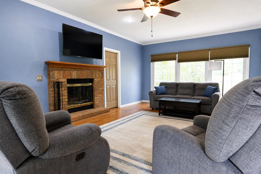 2307 Hamlin Dr