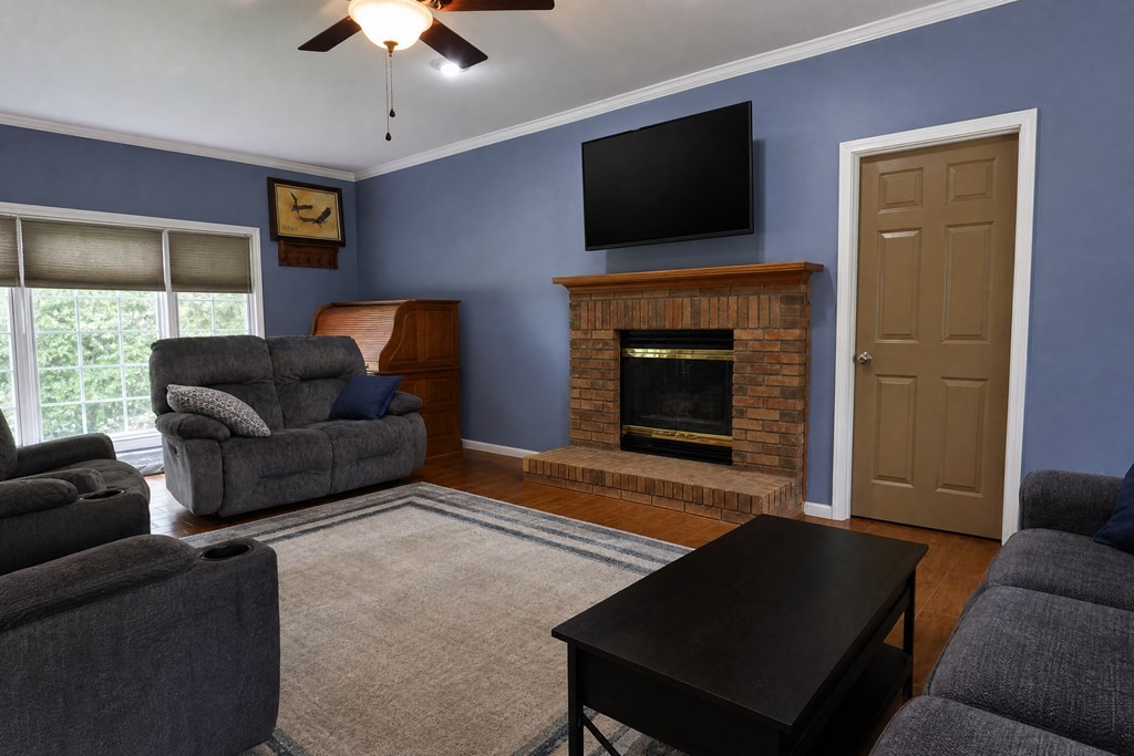 2307 Hamlin Dr